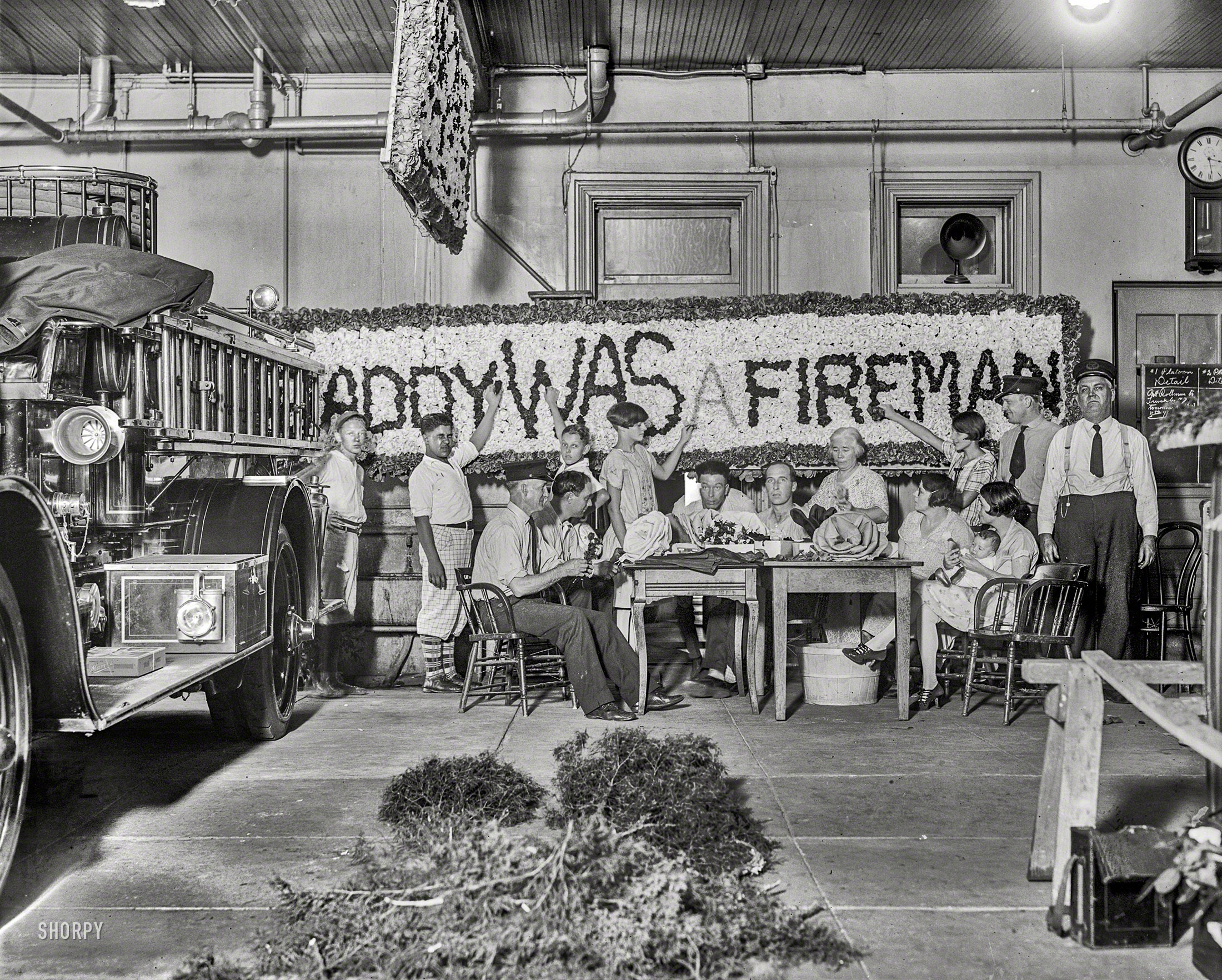 Washington, D.C., circa 1928. "Fire Dept. truck decorating." National Photo Company Collection glass negative. View full size.
