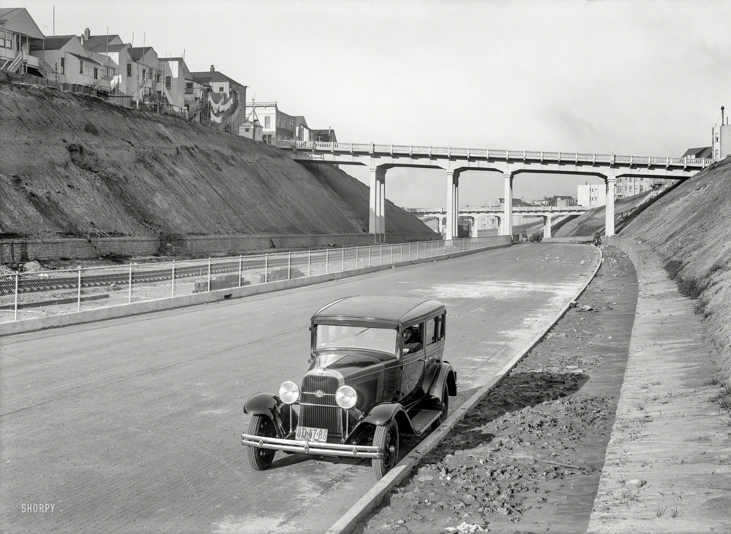 San Francisco in 1930. "Oldsmobile sedan on Alemany Boulevard." On the sunny side of the street. 5x7 glass negative by Christopher Helin. View full size.