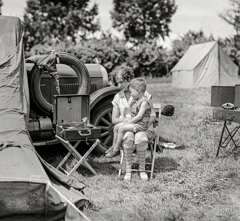 Washington, D.C., or vicinity circa 1927. "Auto campers." One day, kid, your car will have a built-in phonograph. National Photo glass negative. View full size.
