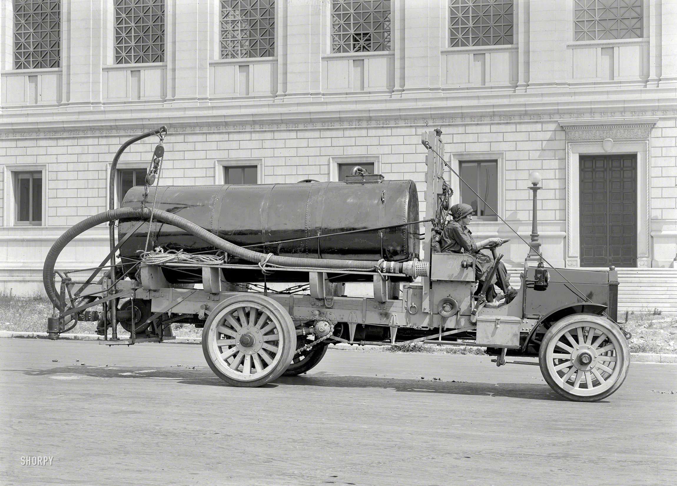 &nbsp; &nbsp; Latest entry in the Shorpy Concours of Complicated Contraptions.
San Francisco circa 1919. "Peerless tank truck." Last seen here, and a cousin to this Red Cross tanker used, to no discernible effect, to wet down streets during the influenza epidemic of the late teens. 5x7 glass negative. View full size.