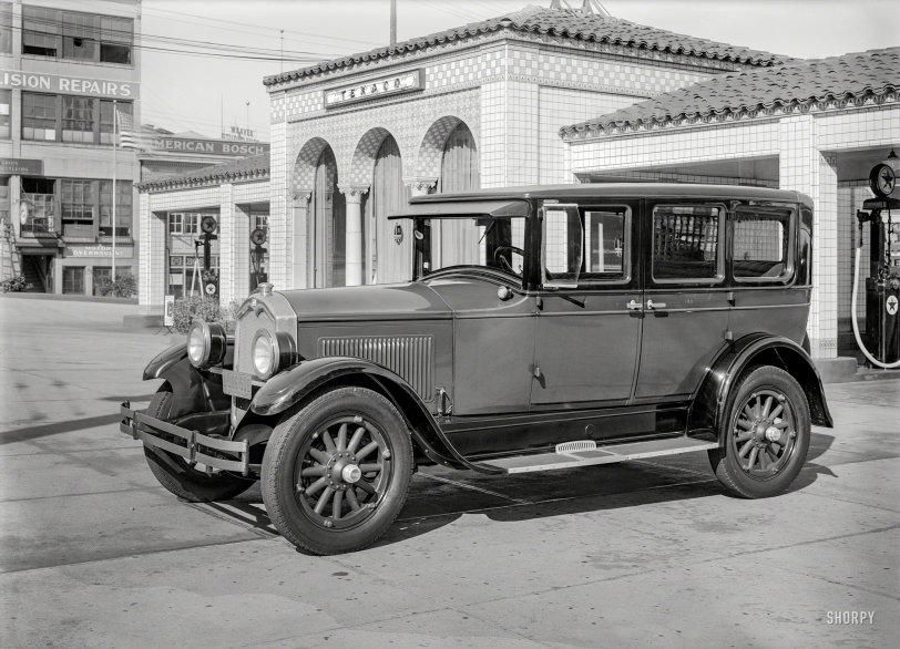 Petroleum Palace: 1928