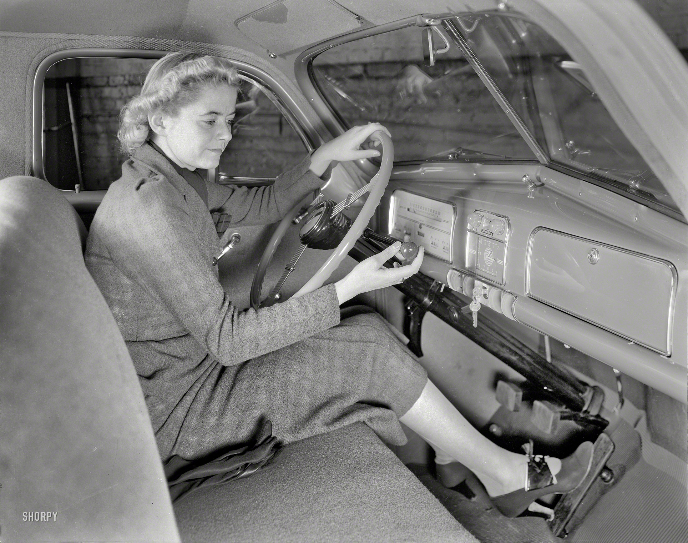 1937. "Woman demonstrating remote-control 'Safety Shift' gear lever in 1938 Pontiac sedan." Adding another page to our excruciatingly detailed visual record of early Pontiac marketing in the Bay Area. 8x10 acetate negative. View full size.