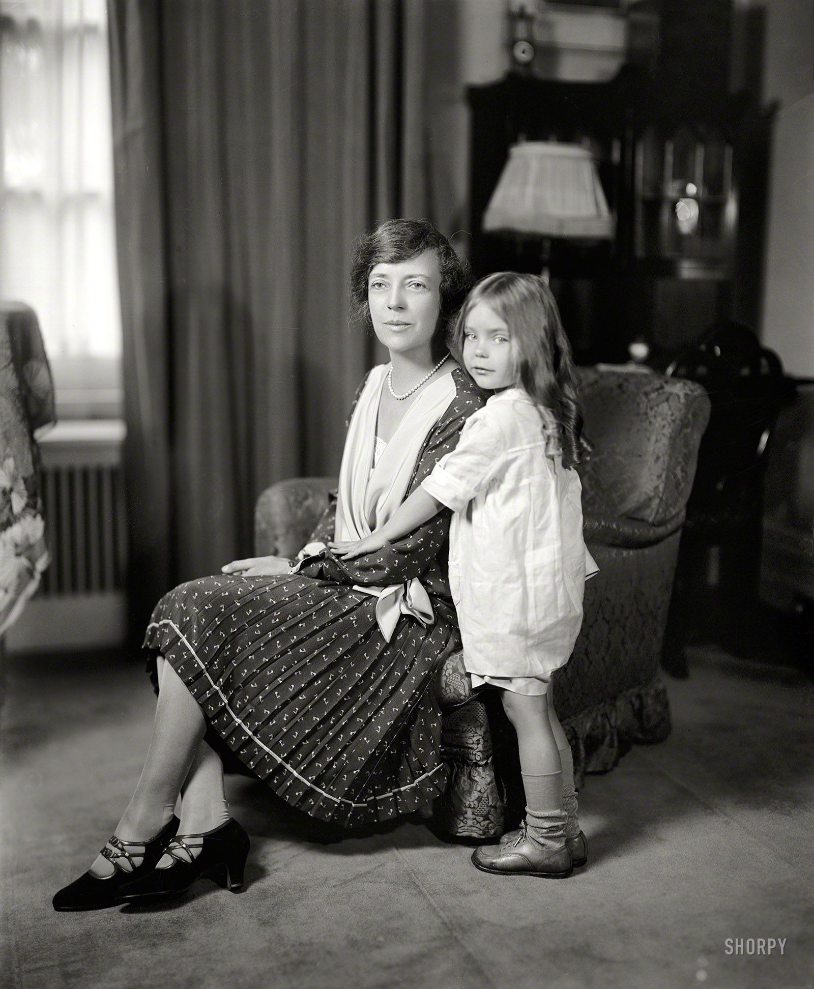 Washington, D.C., circa 1929. "Paulina Longworth with mother." Mumsy being the former Alice Roosevelt, oldest daughter of Teddy and wife of House Speaker Nicholas Longworth. Paulina's short life ended with an overdose in 1957, when she was 31. Harris & Ewing Collection glass negative. View full size.