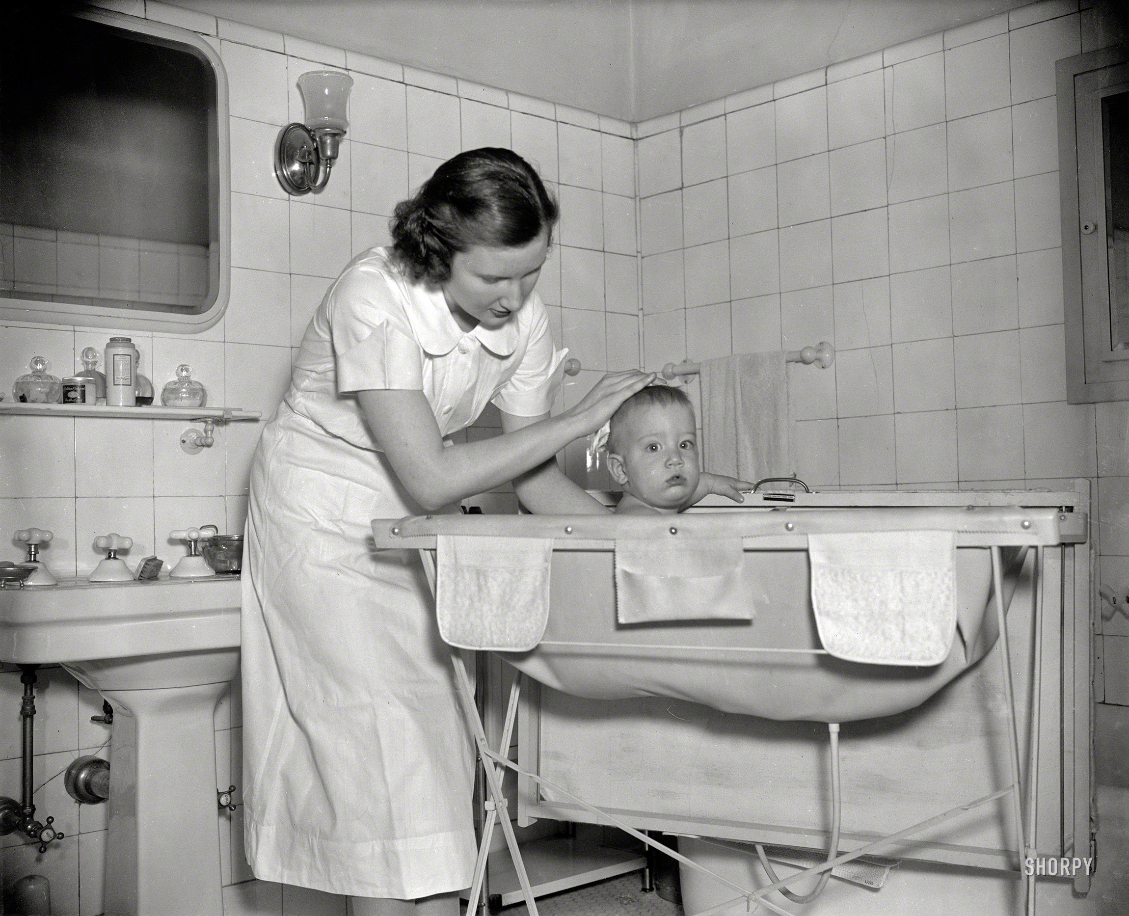 Washington, D.C., 1937. "Baby's bath" is all it says here. If you recognize yourself 78 years later, let us know. Harris & Ewing glass negative. View full size.