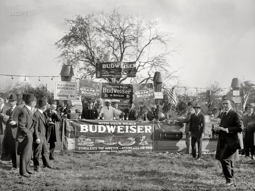 October 21, 1922. Washington, D.C. "Shriners barbecue." And a promotion for Prohibition-era Budweiser. National Photo Company glass negative. View full size.
