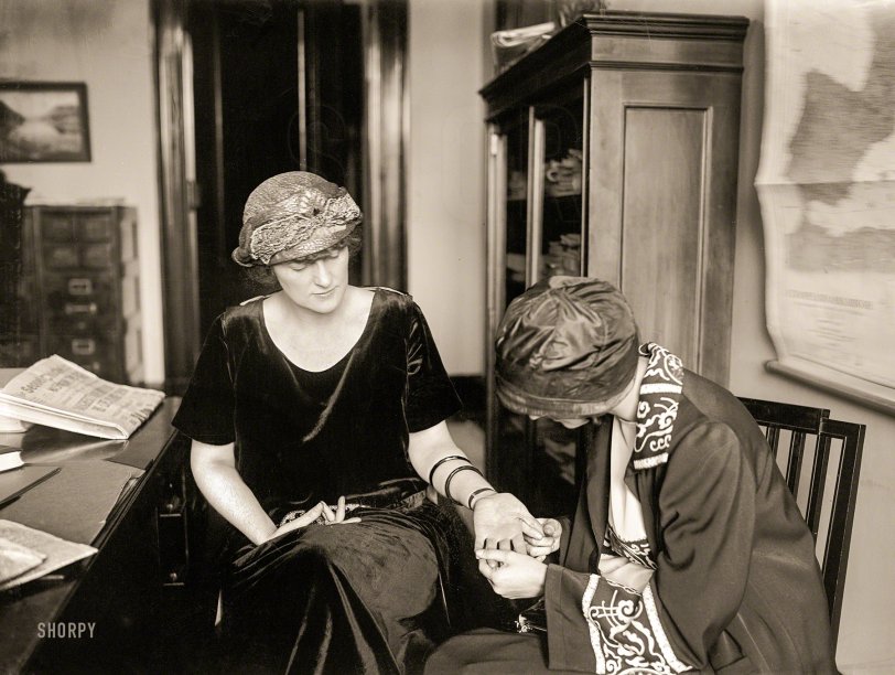 Washington, D.C. "Roxie Stinson, figure in Teapot Dome scandal, has her fortune told, 3/27/24." National Photo Company glass negative. View full size.
&nbsp; &nbsp; &nbsp; &nbsp; "Roxie Stinson, divorced former wife of the late Jess Smith, right-hand man to Attorney General Frank Daugherty, broke open the Teapot Dome investigations with sensational testimony of graft, bribes from bootleggers, and a crooked $33 million dollar oil deal."
