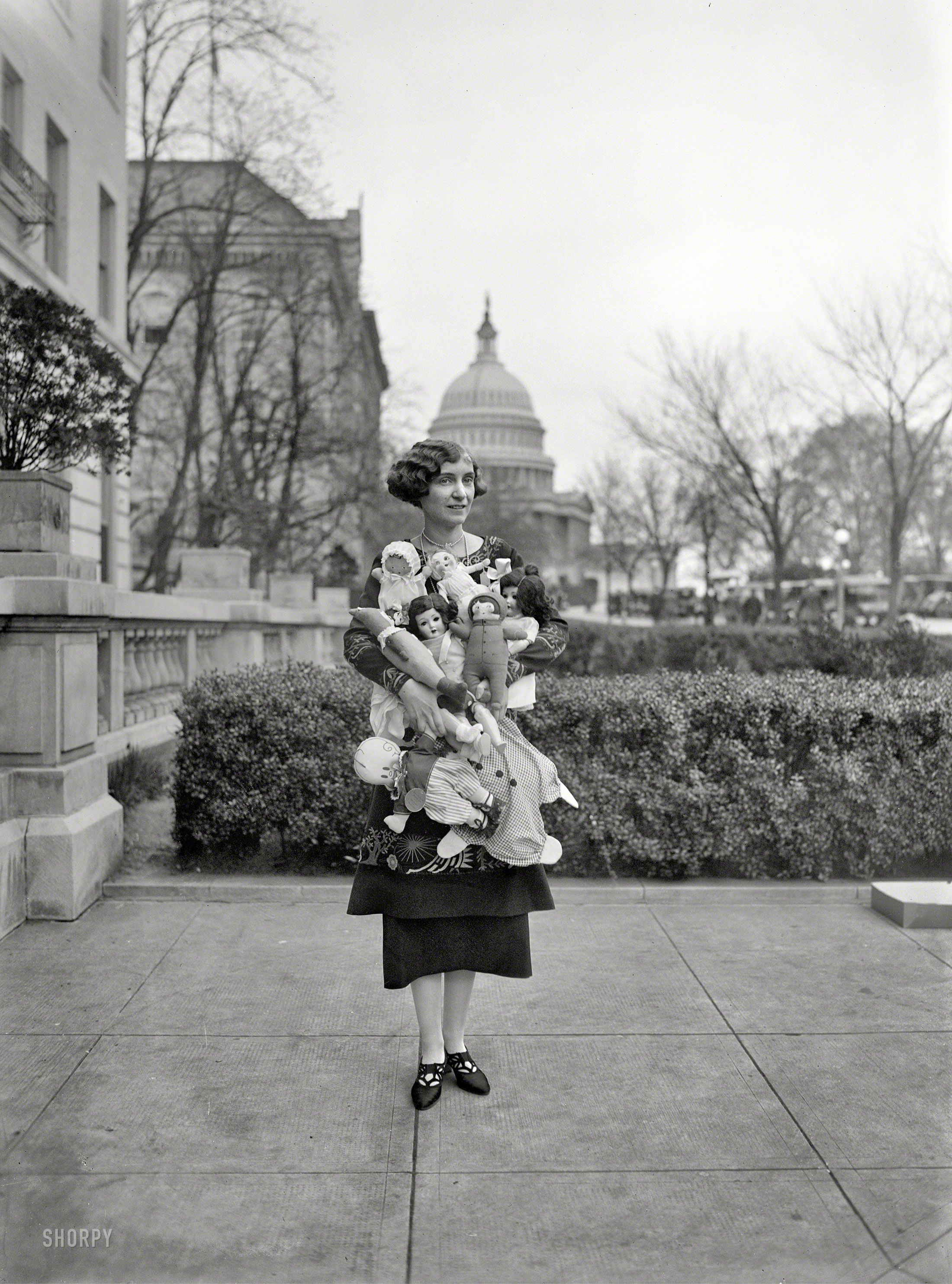 1925. "Miss Virginia S. Caldwell of Carbondale, Ill." Visiting Washington with her family. National Photo Company Collection glass negative. View full size.