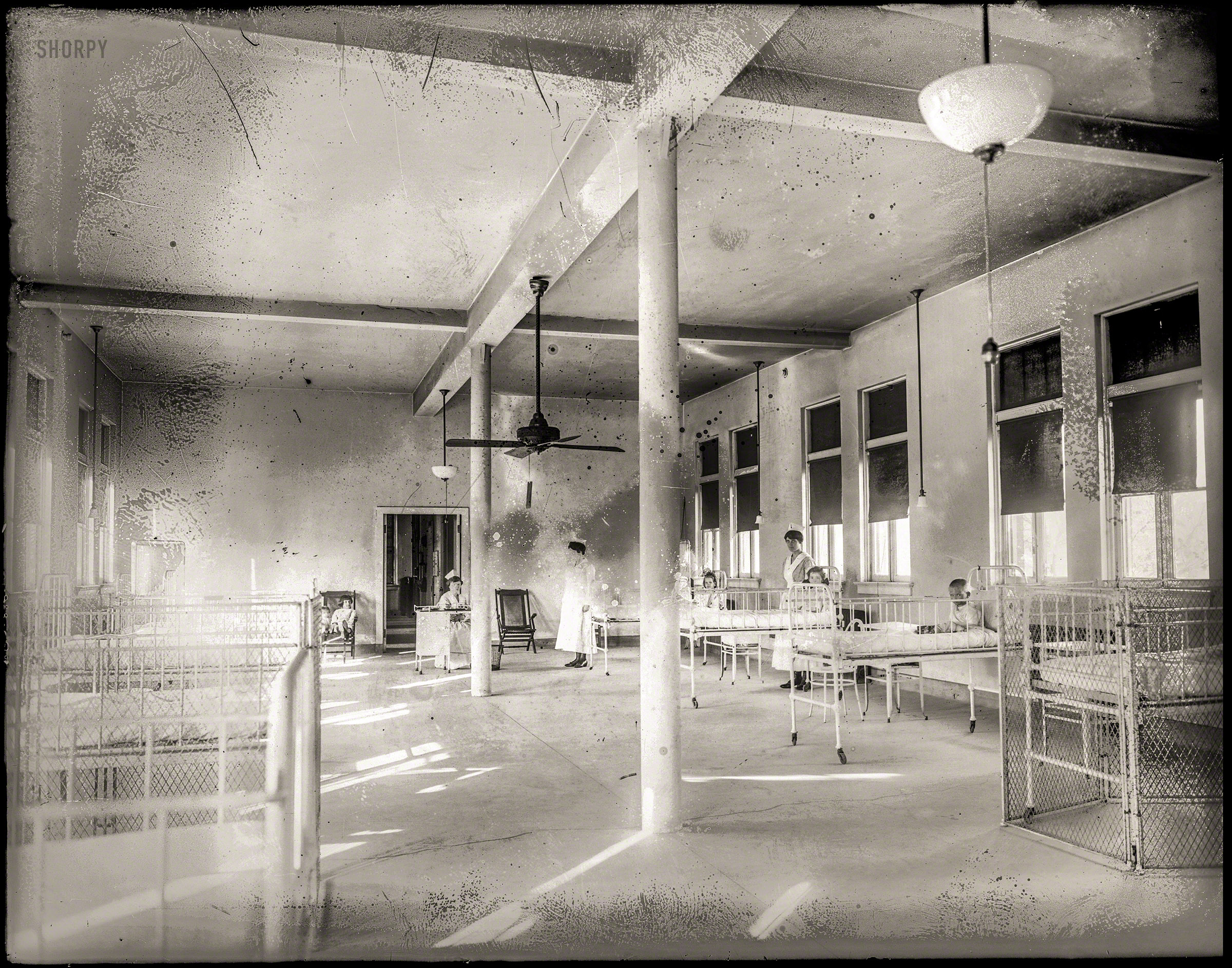 Washington, D.C., 1919. "Children's Hospital." Sometime during the transition to cage-free nurseries. National Photo Company glass negative. View full size.