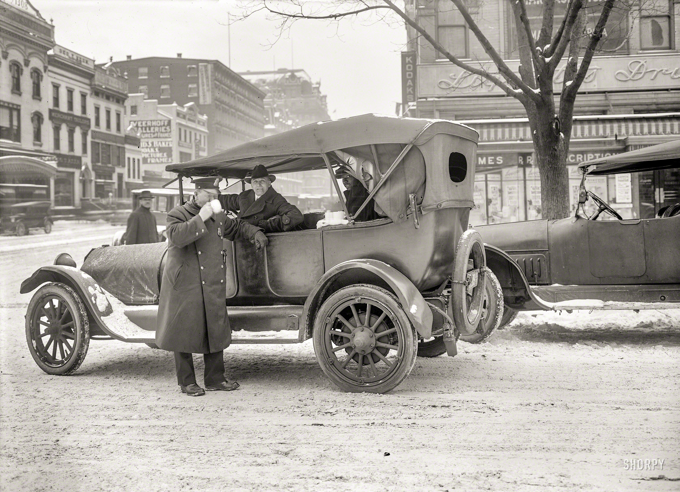 Washington, D.C, 1919. "Police coffee." Continuing this caffeinated, steamy saga. National Photo Company Collection glass negative. View full size.
