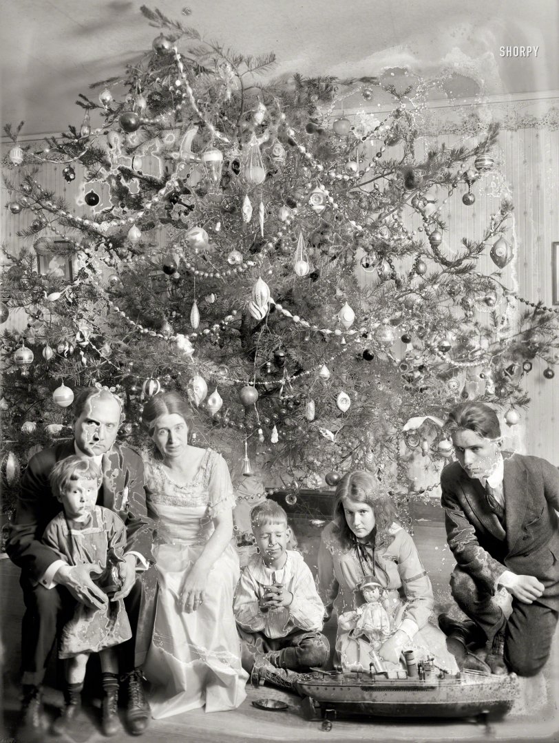 "Dickey Christmas tree, 1919." 8x6 inch glass negative, National Photo Co. View full size.
&nbsp; &nbsp; &nbsp; &nbsp; The family of Washington, D.C.,  lawyer Raymond Dickey, whose off-kilter portraits (and non-triangular trees) are a beloved yuletide tradition here at Shorpy.