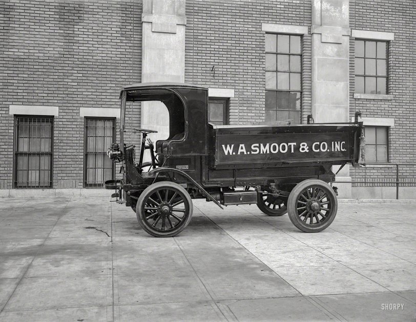 Washington, D.C., circa 1920. "Autocar truck -- W.A. Smoot &amp; Co." Latest entry in the Shorpy Index of Antiquated Conveyances. National Photo. View full size.
