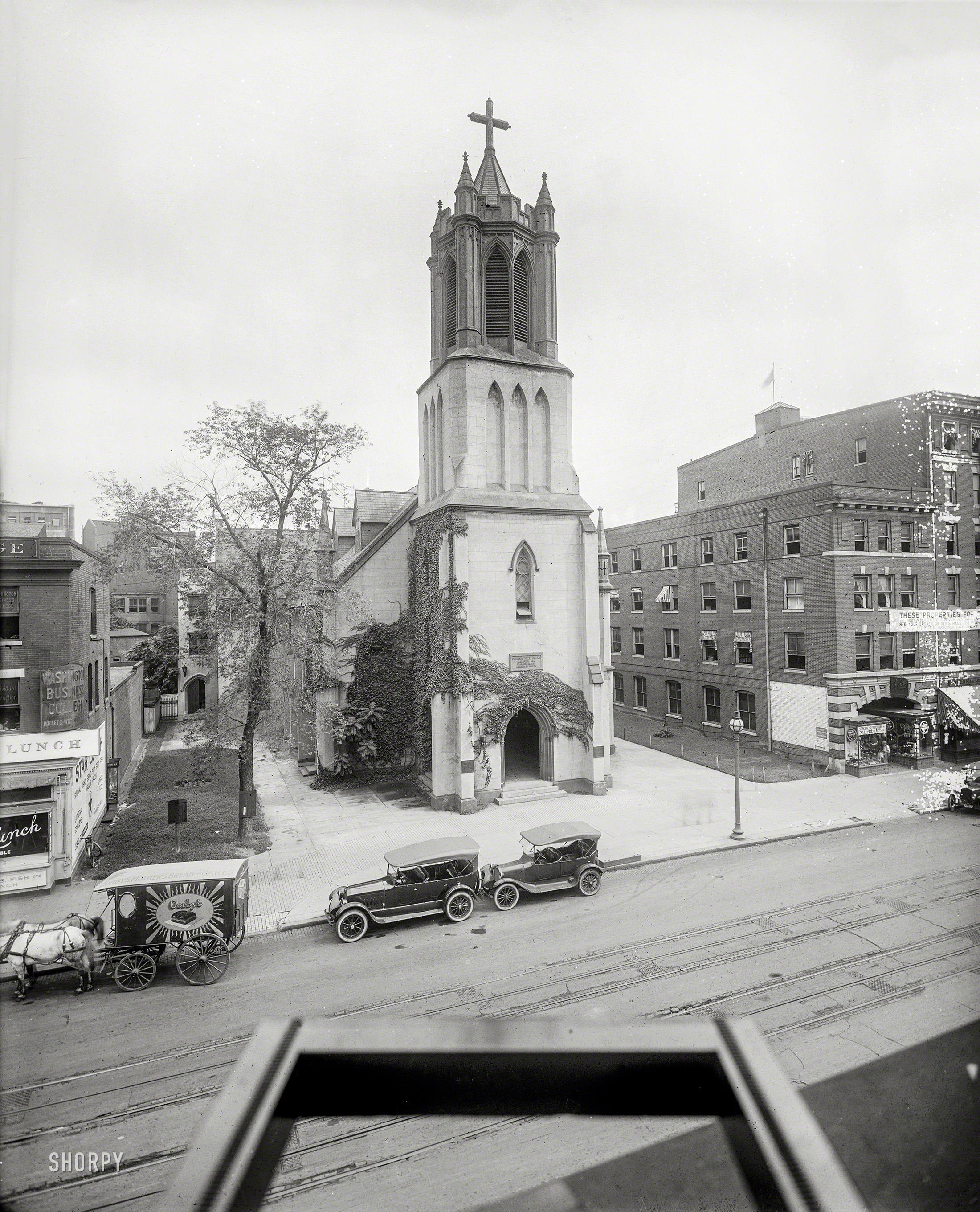 Washington, D.C., circa 1920. "Epiphany Church." With Star Lunch on the left and a mold invasion on the right. National Photo glass negative. View full size.