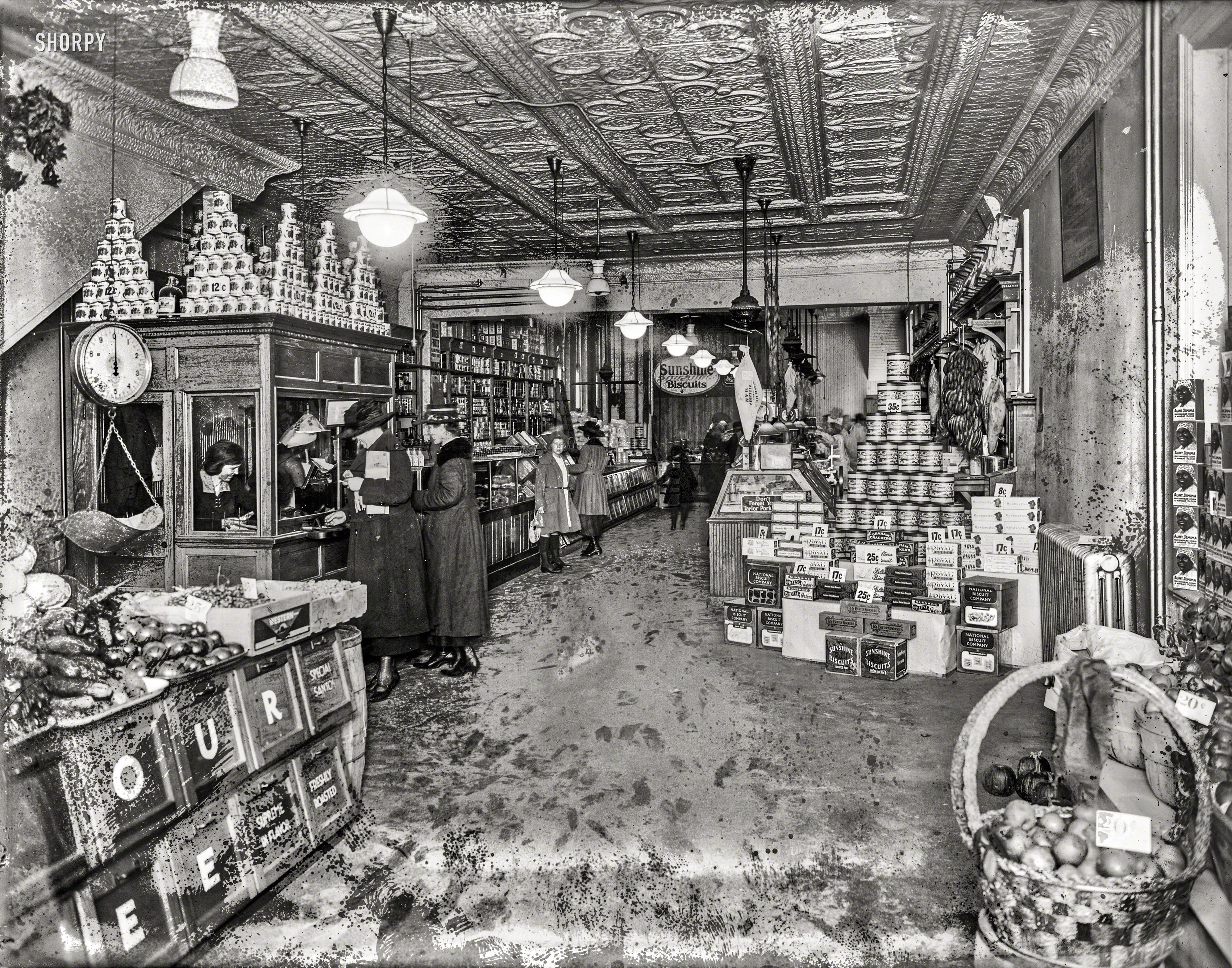 Washington, D.C., circa 1920. "Old Dutch Market, interior, Ninth & G Streets N.W." Multiple familiar faces here, all belonging to Aunt Jemima. National Photo Company Collection glass negative. View full size.