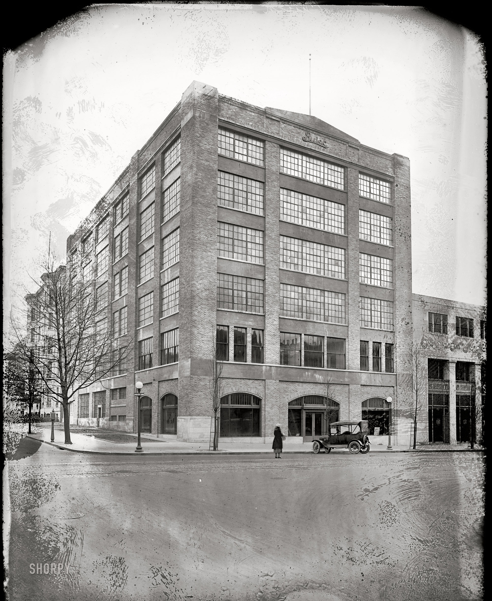 Washington, D.C., circa 1921. "Buick Building, Fourteenth and L Sts. N.W." 8x6 inch glass negative, National Photo Company Collection. View full size.

New Buick Plant Here
&nbsp; &nbsp; &nbsp; &nbsp; Factory branch, Buick Motor Company's new assembling plant and office building, will be erected on site of the Unitarian Church property at Fourteenth and L streets northwest. The property has been leased by the company for ten years at a total rental of over $300,000. (Washington Post, April 18, 1920)
