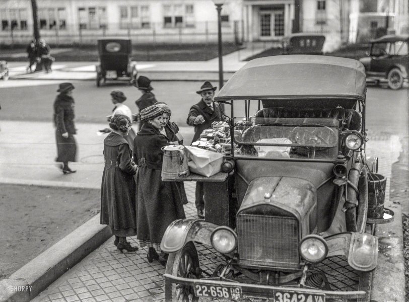 &nbsp; &nbsp; "Next thing you know, they'll be serving food on aeroplanes!"
Washington, D.C., in 1919. "Sandwich vendor." Another look at the Model T lunch wagon seen here earlier in the week. Harris &amp; Ewing photo. View full size.
