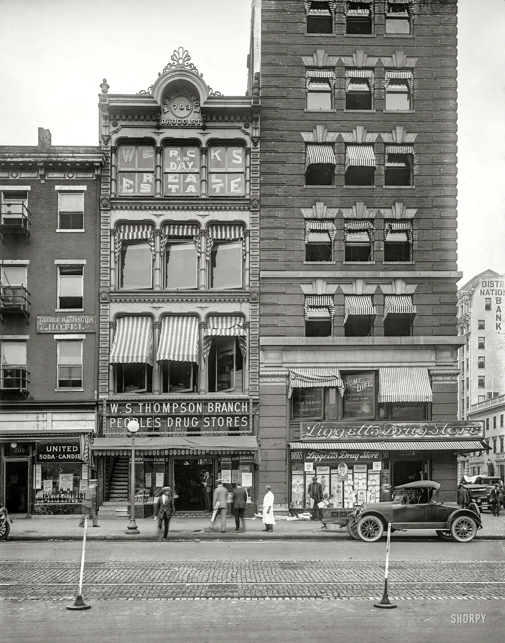 Washington, D.C., circa 1920. "People's Drug Store, 15th Street & New York Avenue N.W." National Photo Company glass negative. View full size.