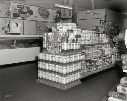 New York circa 1947. "Grocery display of Premium crackers and peanut butter." That old Brown Magic! 5x7 acetate negative by John M. Fox. View full size.