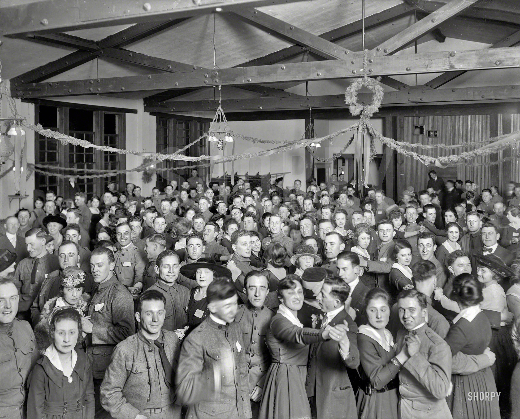 Washington, D.C., circa 1918. "Service club -- couples dancing." And a Happy New Year from Shorpy! National Photo Company glass negative. View full size.