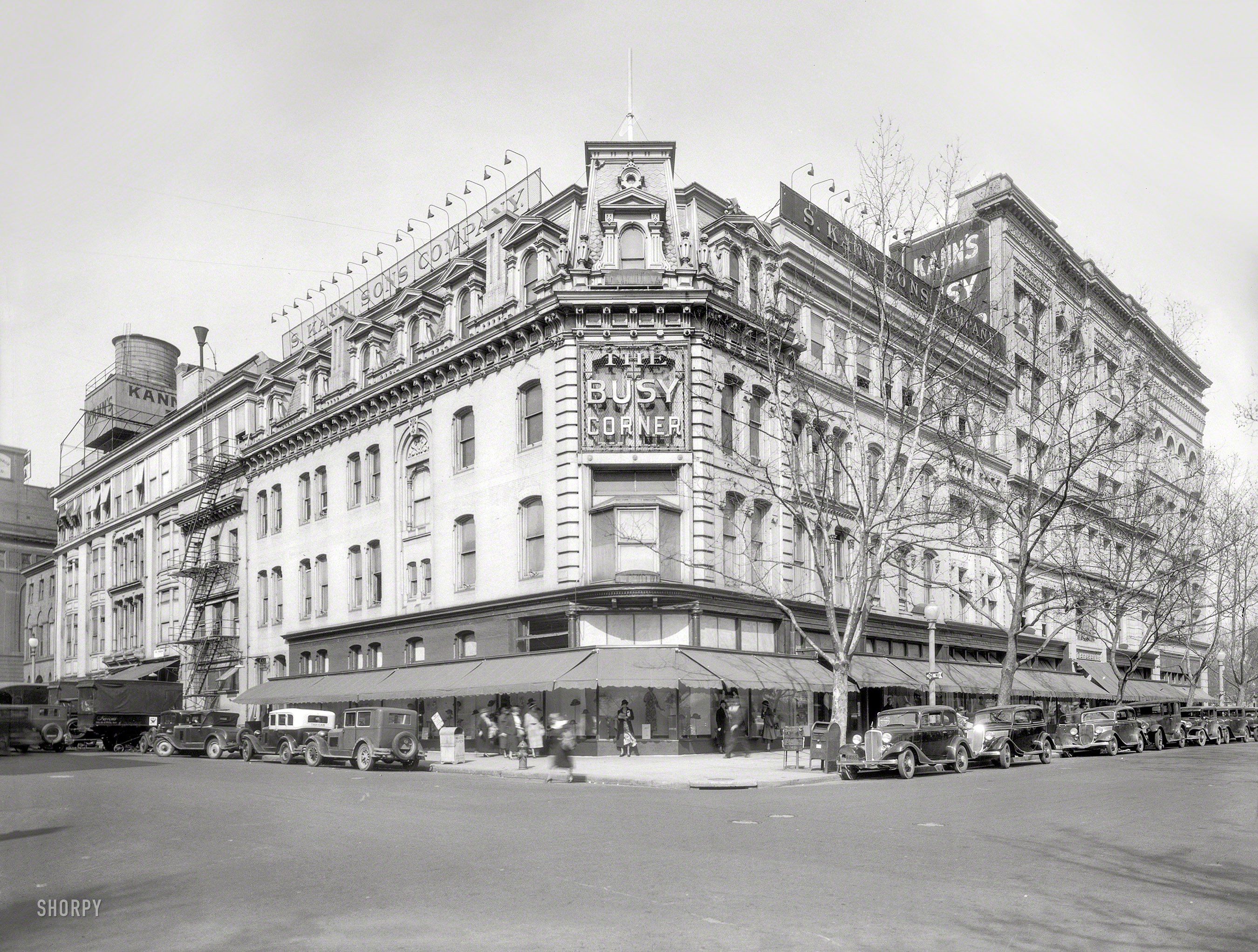 Washington, D.C., circa 1934. "Kann's Department Store." Pennsylvania Avenue at Eighth Street. National Photo Co. Collection glass negative. View full size.