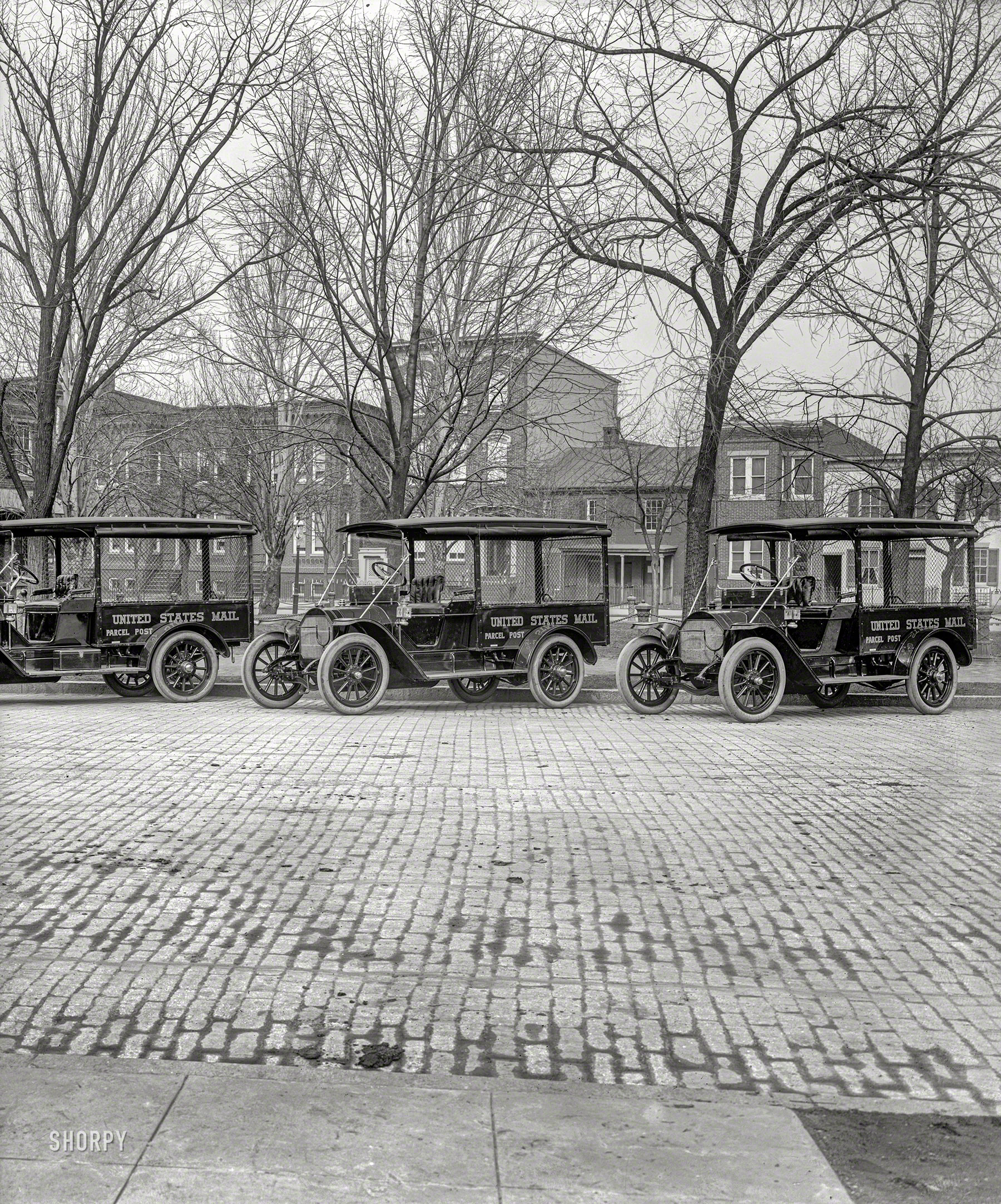 Washington, D.C., circa 1917. "U.S. Mail trucks -- Parcel Post delivery." National Photo Company Collection glass negative. View full size.