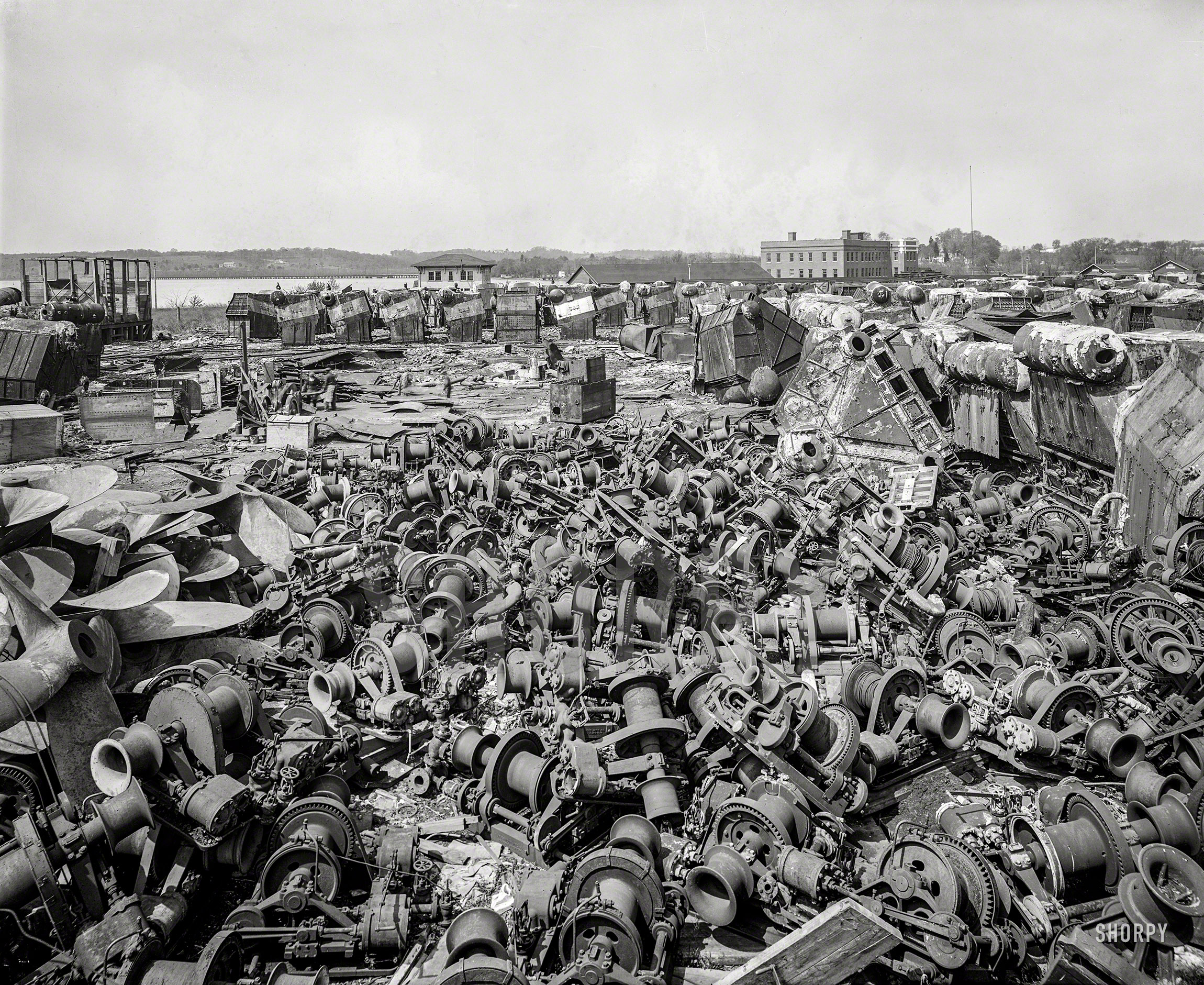 1925. "Western Marine & Salvage Co., Alexandria, Va." Just the place to pick up a salty winch or crusty capstan. National Photo Co. glass negative. View full size.