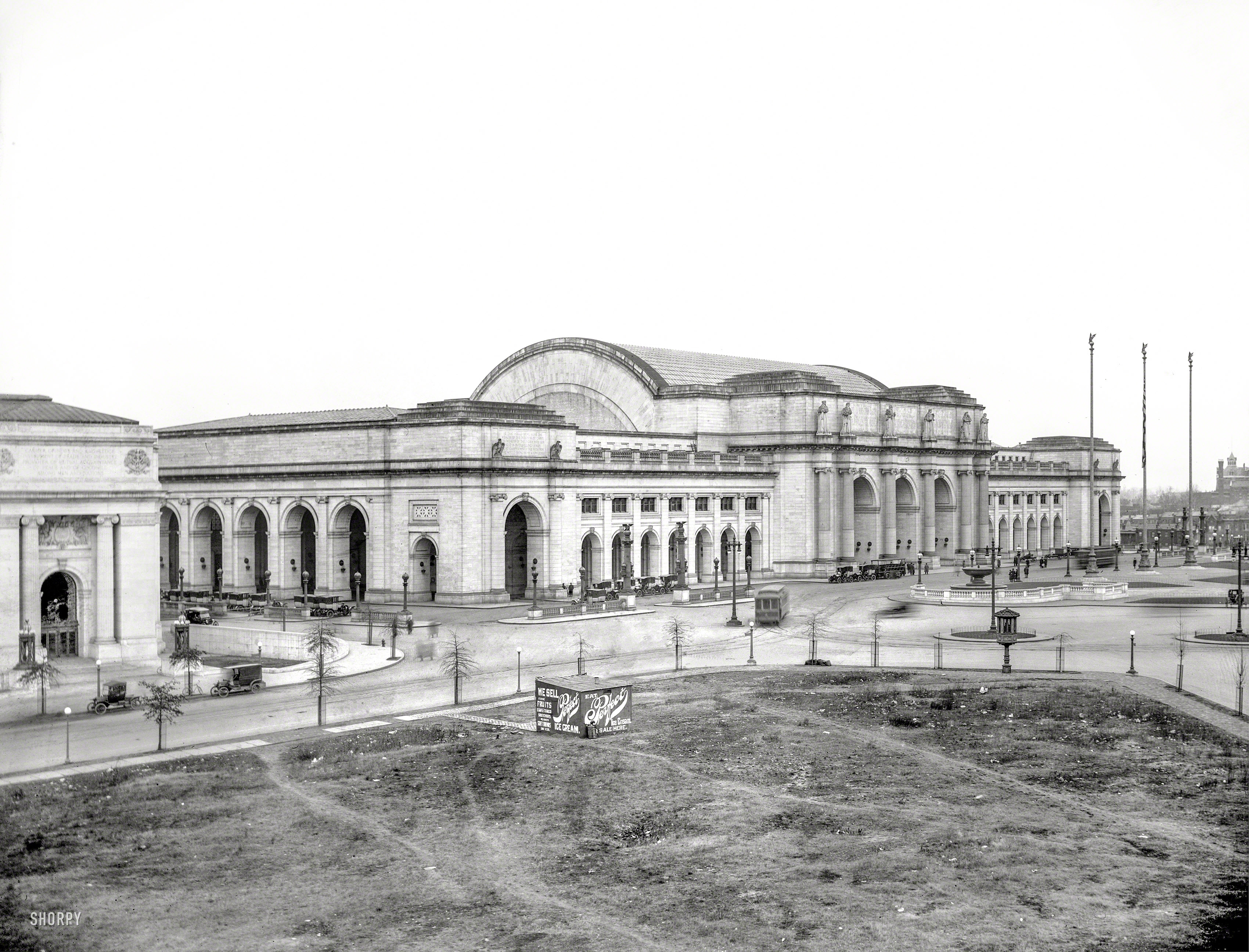 Union Station in Washington, D.C., circa 1914. Points of interest include the ice cream shack and trolley switch tower. National Photo Co. View full size.