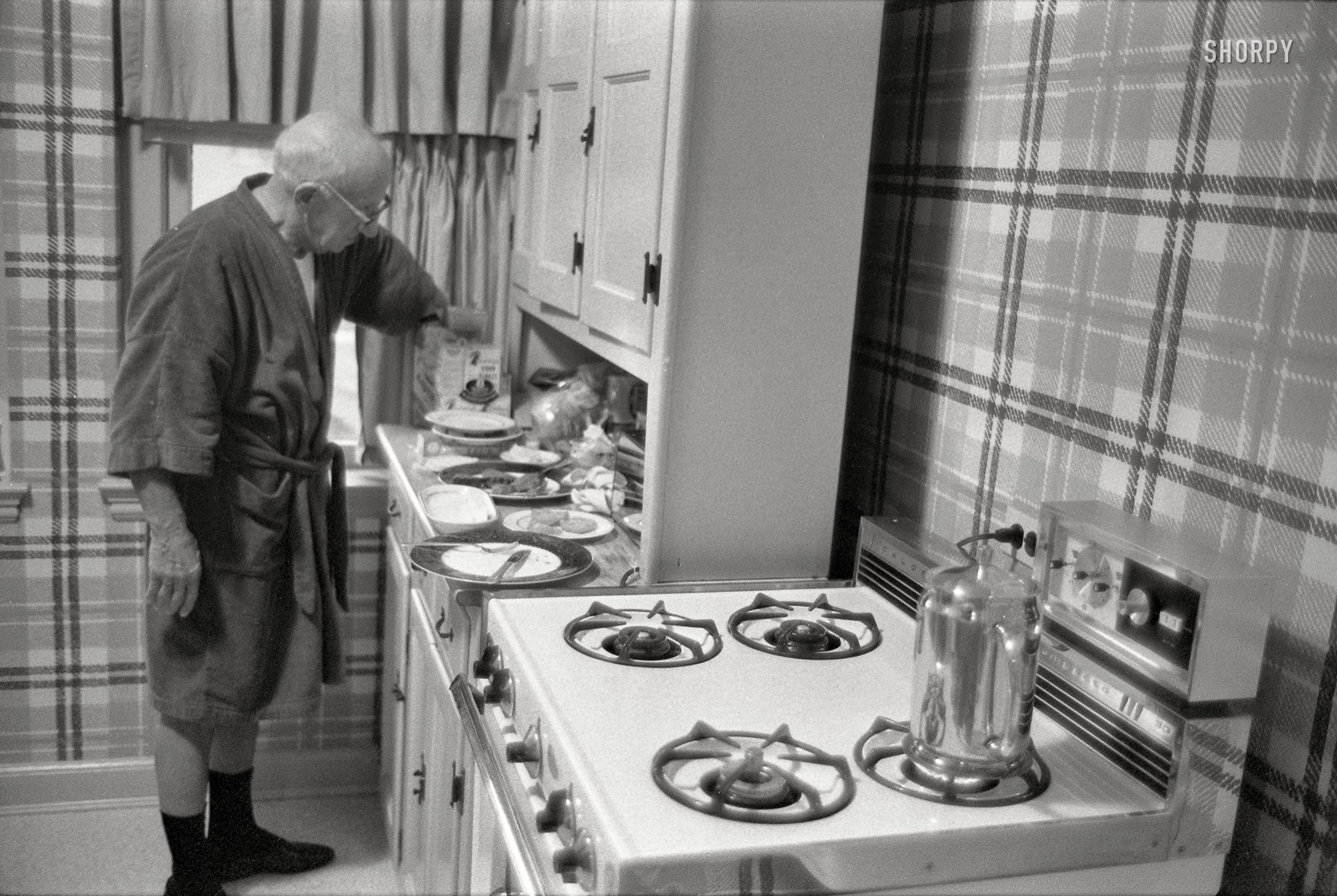 August 1968. Los Angeles. "Actor Jimmy Durante in his kitchen with corn flakes and dirty dishes on counter." 35mm negative from photos by Bob Lerner for the Look magazine assignment "Pinocchio Lives!" View full size.
