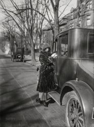 Washington, D.C., circa 1923. "Janet Moffett, debutante daughter of Rear Admiral Moffett." 5x7 inch glass negative, Harris & Ewing Collection. View full size.