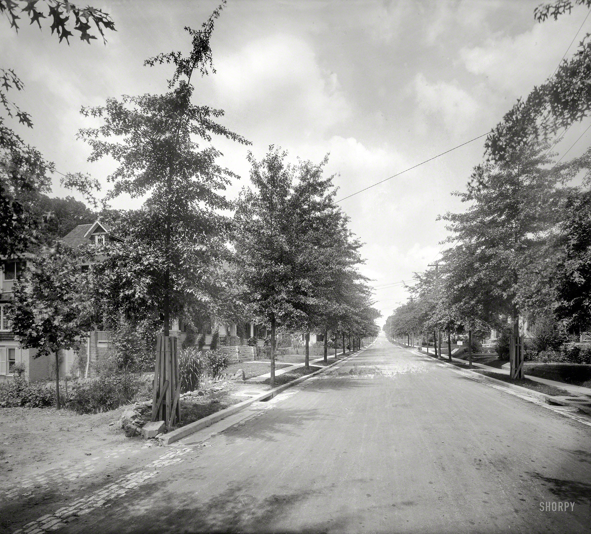 Washington, D.C., circa 1925. "Cathedral Avenue." 8x10 inch glass negative, National Photo Company Collection. View full size.