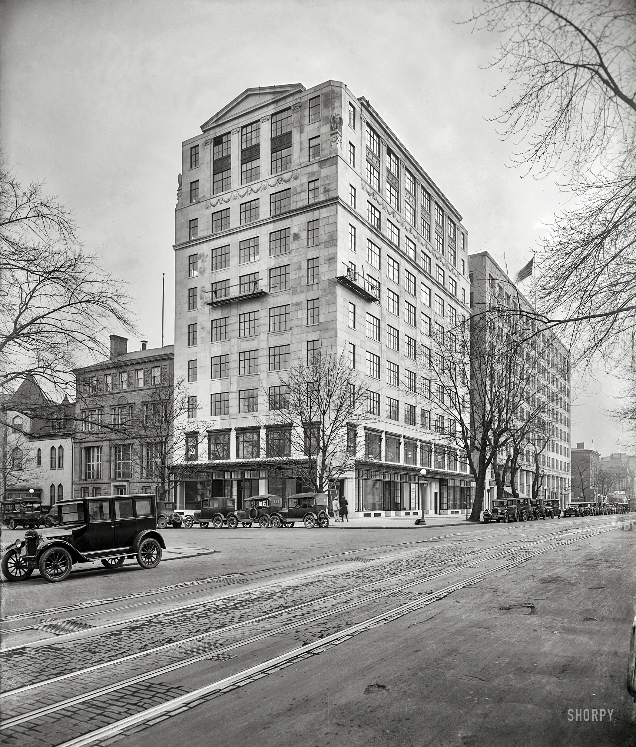 &nbsp; &nbsp; &nbsp; &nbsp; Connoisseurs of anodyne architecture will be pleased to learn that this building still stands.
Washington, D.C., circa 1926. "Hill Bldg., 17th and Eye Streets N.W." National Photo Company Collection glass negative. View full size.
