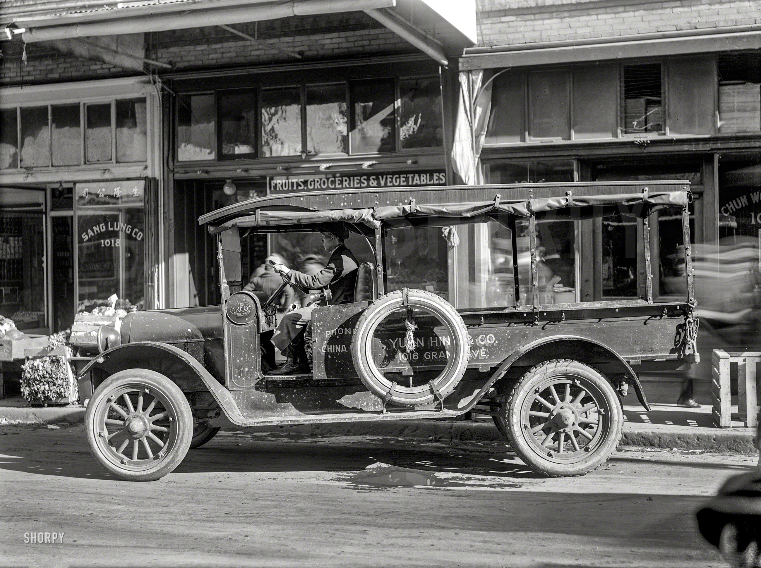 "REO Speedwagon grocery truck, San Francisco, 1921." Compare with our previous Speedwagon. Glass negative by Christopher Helin. View full size.