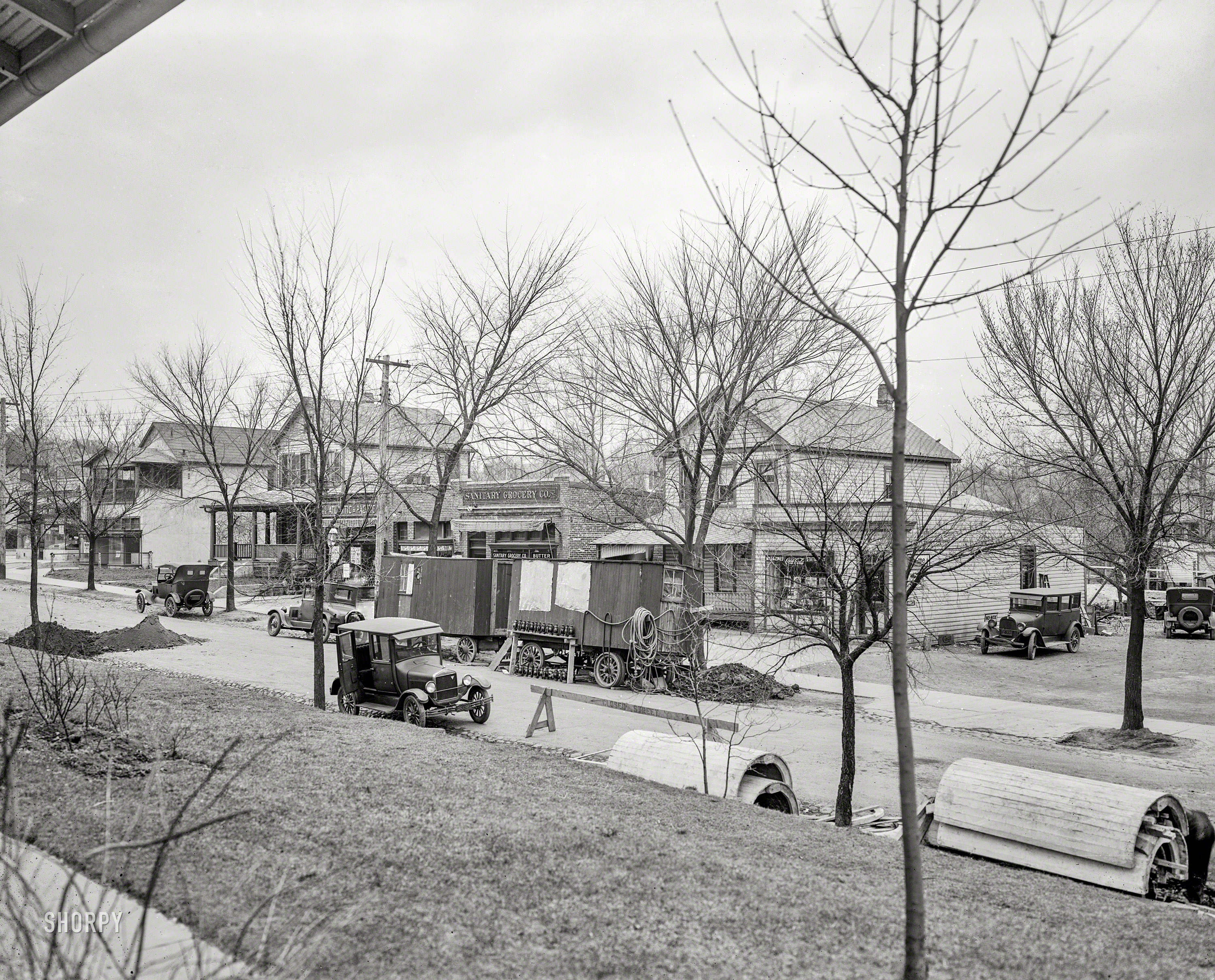 Somewhere in Washington, D.C., circa 1926. "S.W. Barrow" is all it says here. Who can pinpoint the location? 8x10 glass negative, National Photo Co. View full size.