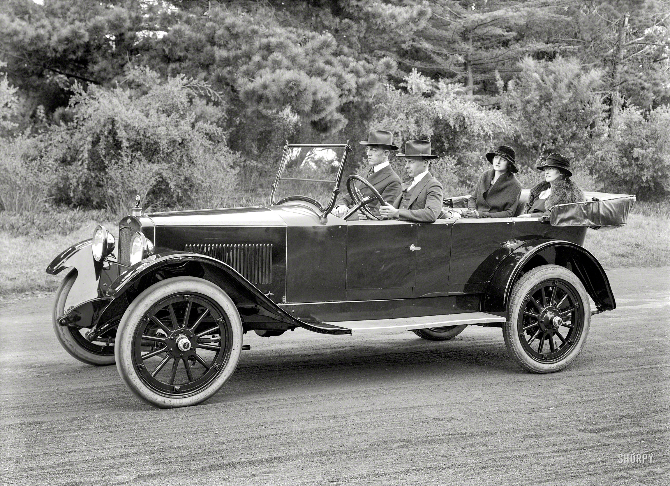 San Francisco circa 1920. "Grant touring car." Latest specimen in the Shorpy Bestiary of Bygone Buggies. 5x7 glass plate by Christopher Helin. View full size.