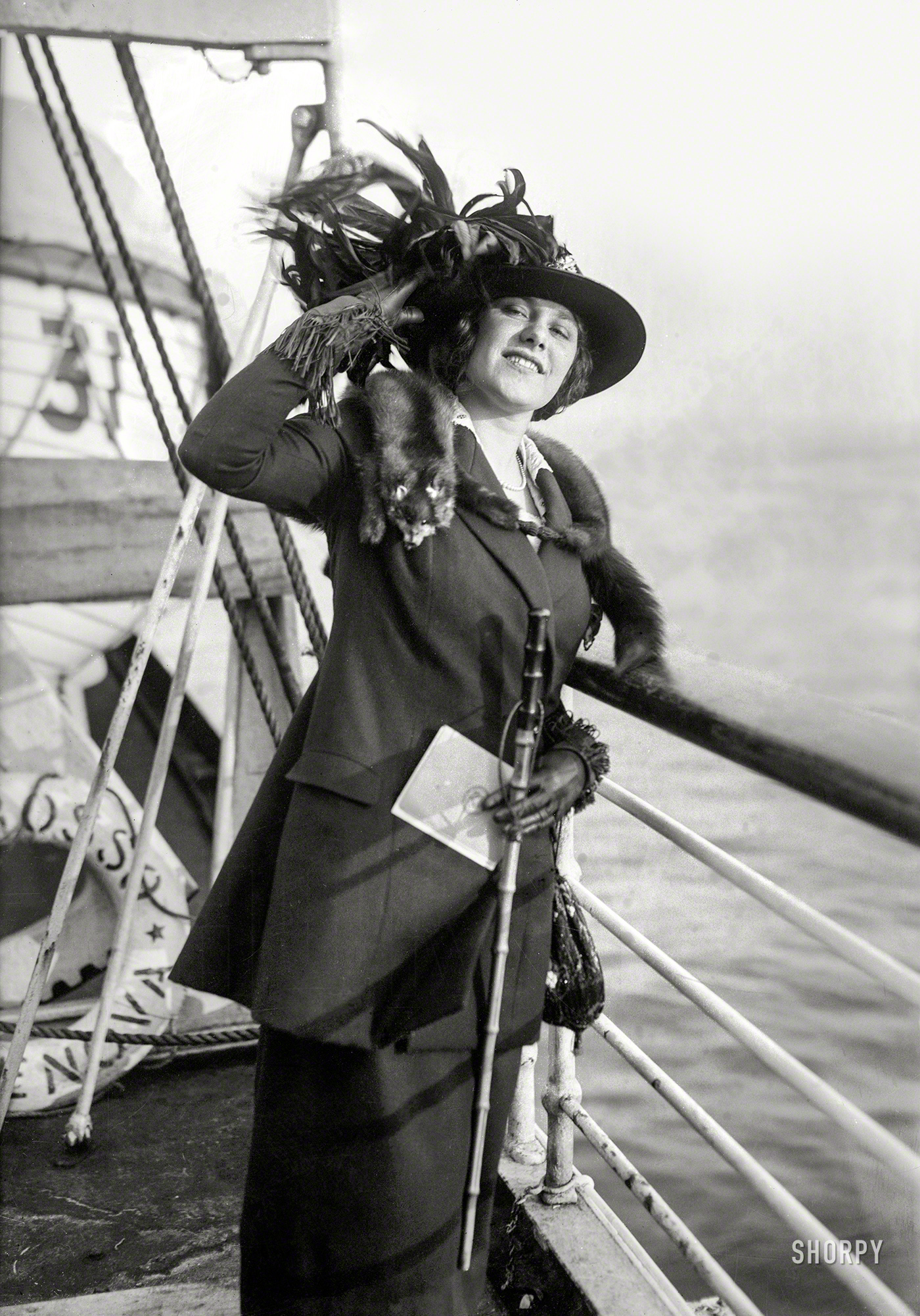 March 14, 1925. New York. "Isabella Fosta, soprano." And traveling companion. 5x7 glass negative, Bain News Service. View full size.