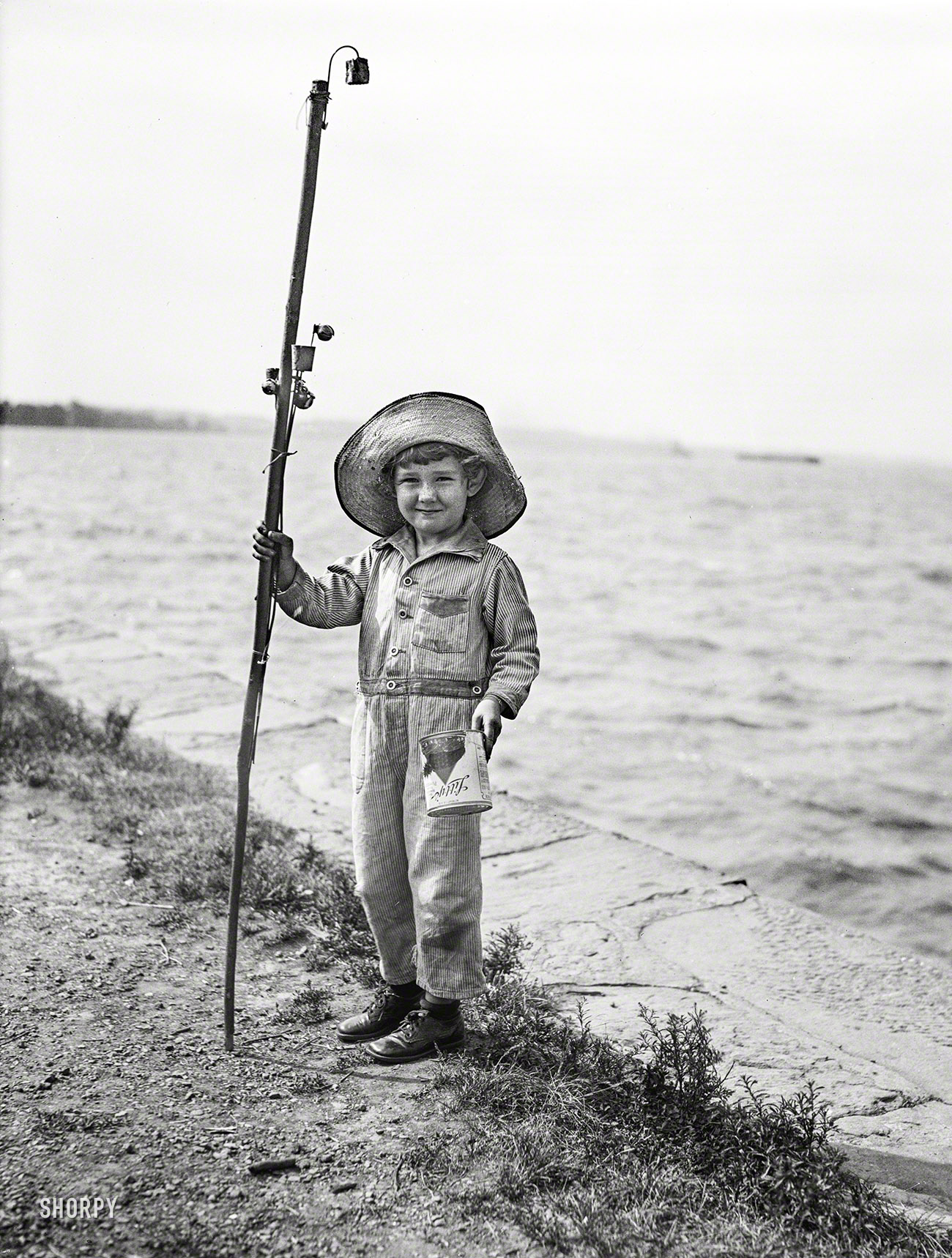 June 1929. "Young boy with bucket and pole on the Potomac." We hope you have a license to operate that thing. Harris & Ewing glass negative. View full size.