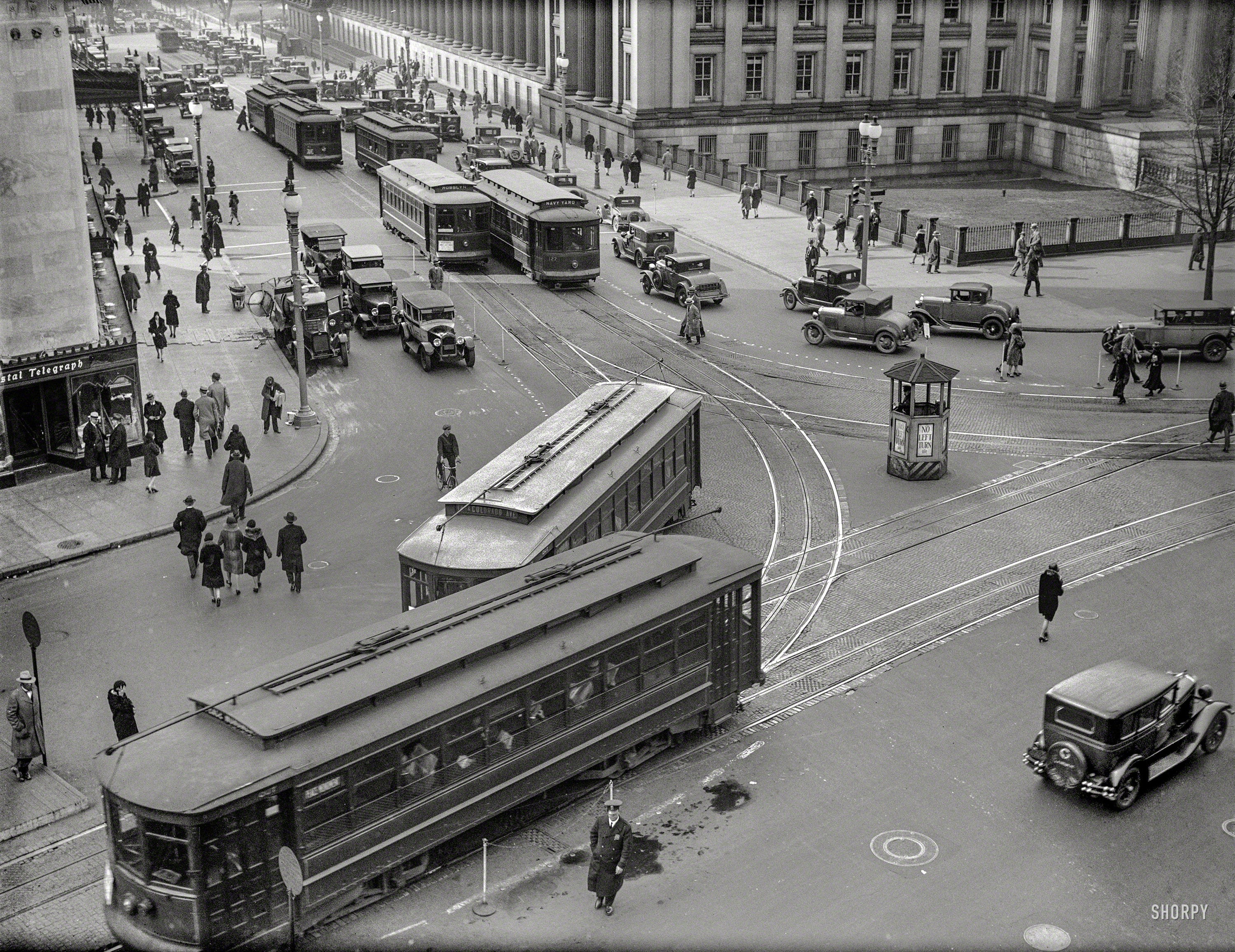 April 1930. Washington, D.C. "Rush hour, 15th Street and New York Avenue at Treasury." Harris & Ewing Collection glass negative. View full size.