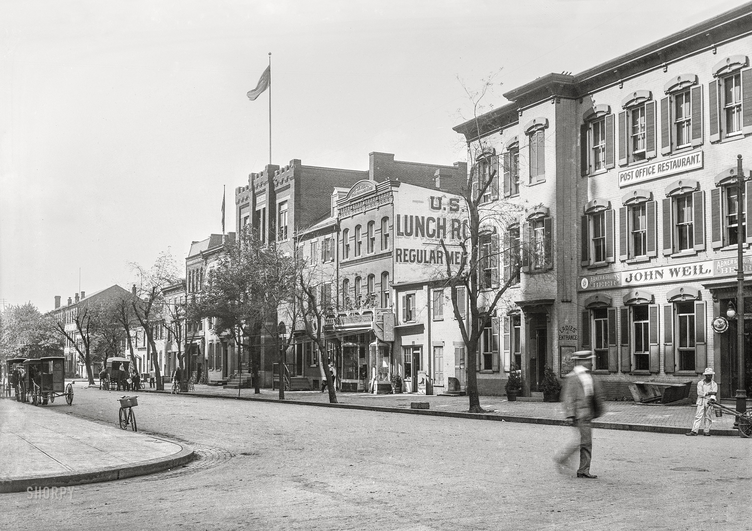 Washington circa 1901. "Police Station, 12th Street N.W., west side, looking south from D at Pennsylvania Avenue." 5x7 inch glass negative, D.C. Street Survey Collection. View full size.