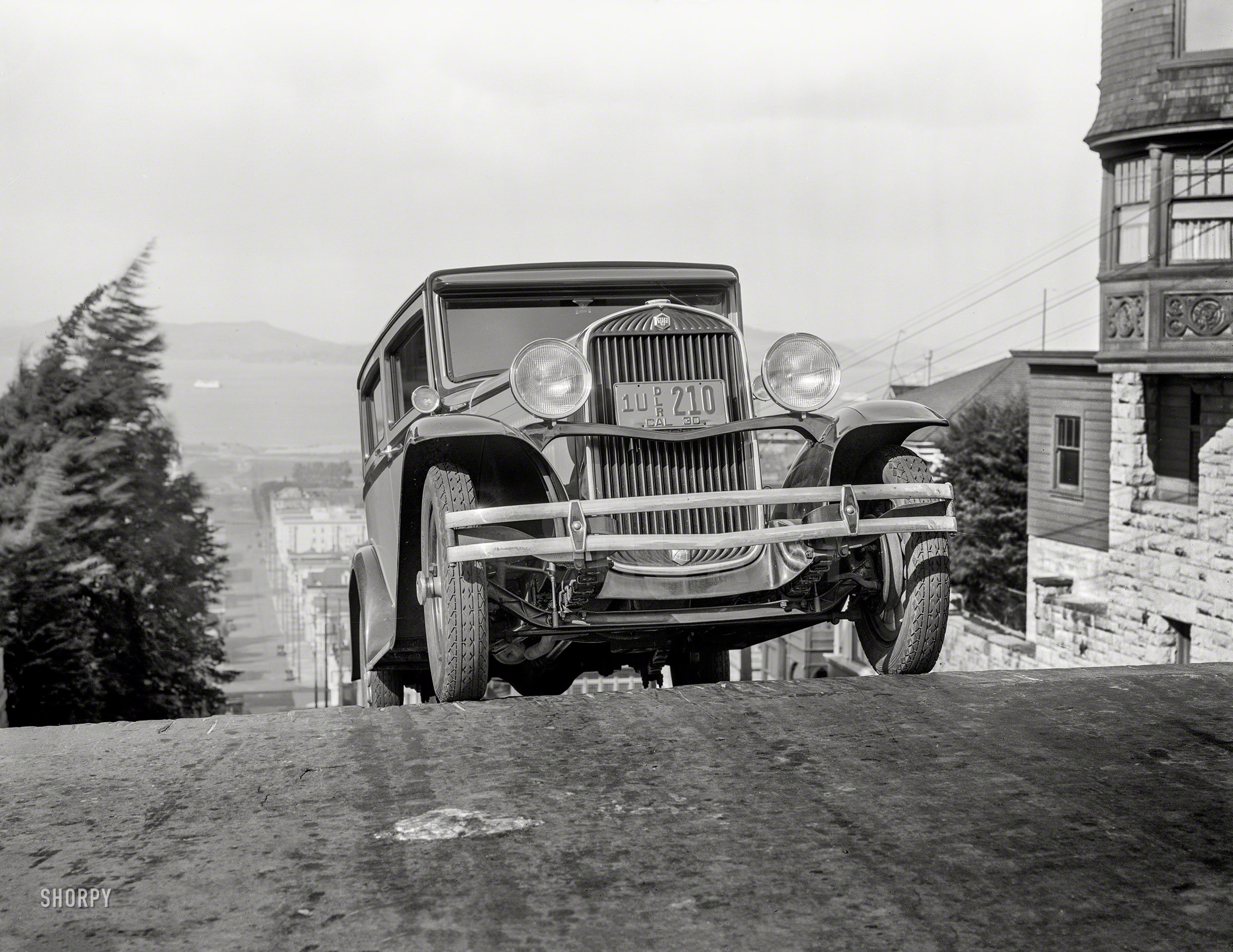 San Francisco, 1930. "Essex Super Six climbing Webster Street hill." Latest display in the Shorpy Diorama of Discontinued Dreadnoughts. 5x7 inch glass negative by automotive impresario Christopher Helin. View full size.