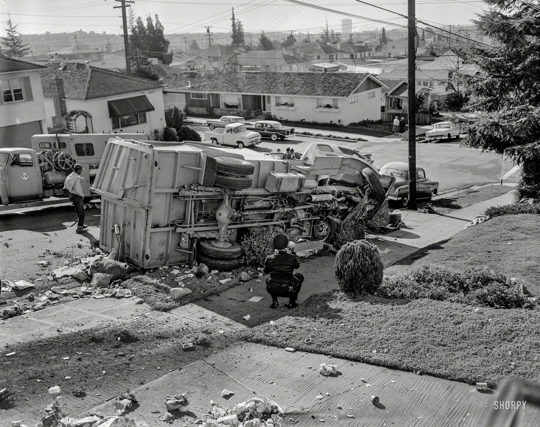 Oakland, California, circa 1959. "Garbage truck accident." With lots of vintage unsorted refuse destined for the landfill or incinerator. Or, in this case, your front lawn. 4x5 acetate negative. Who can ID the neighborhood? View full size.