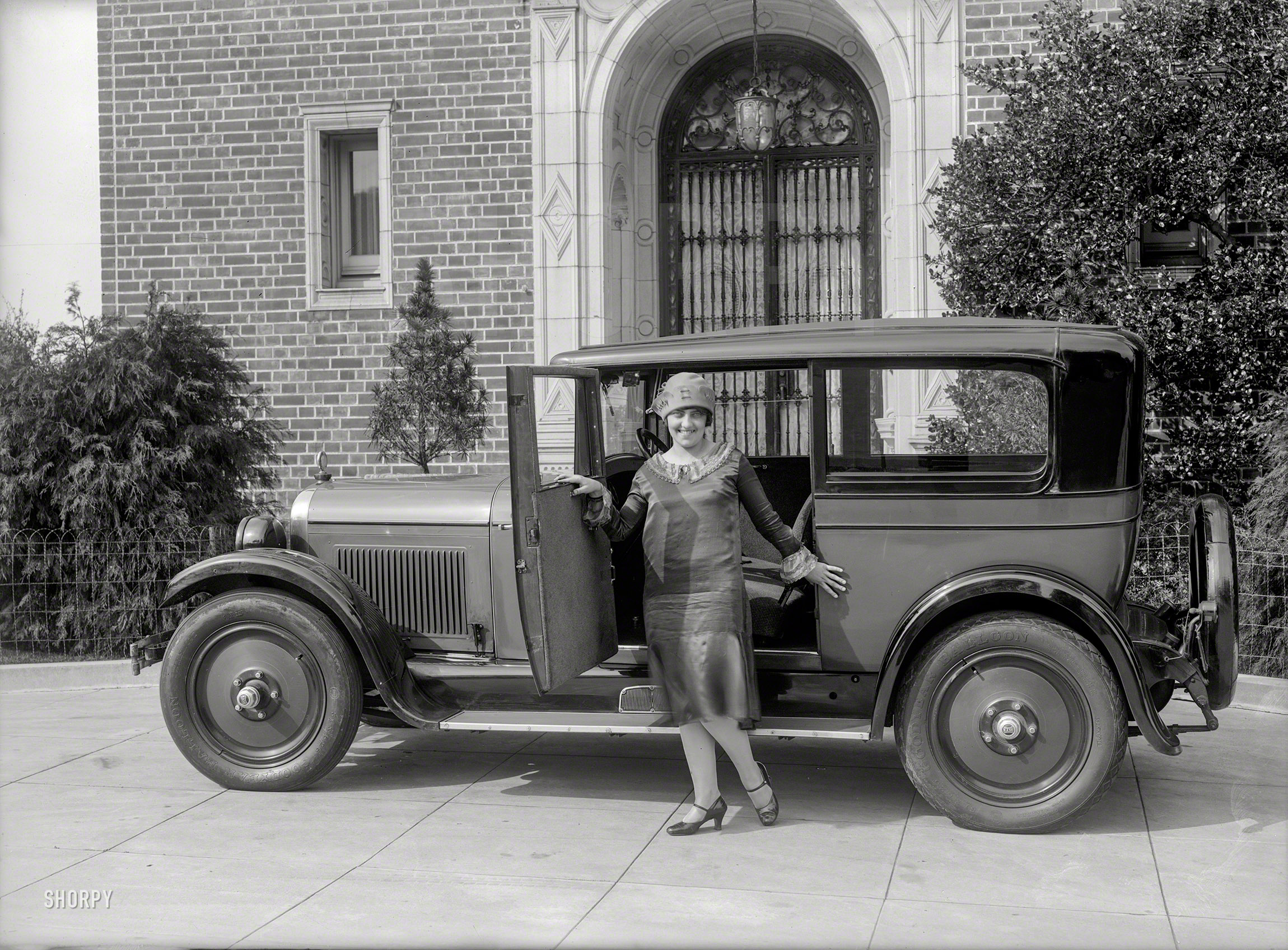 San Francisco circa 1925. "Nash Special Six two-door sedan." Equipped with "full balloon tires, five disc wheels, four-wheel brakes, Duco finish, mohair upholstery." Driver optional at extra cost. 5x7 glass negative by Chris Helin. View full size.