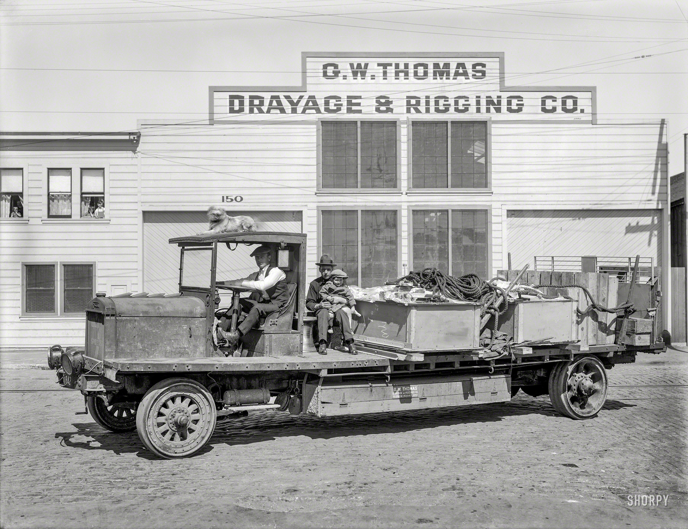 San Francisco circa 1923. "Fageol motor truck -- G.W. Thomas Drayage & Rigging." And their little dog, too, along with a liberal sprinkling of totlets. 6½ x 8½ glass negative, originally from the Wyland Stanley collection. View full size.
