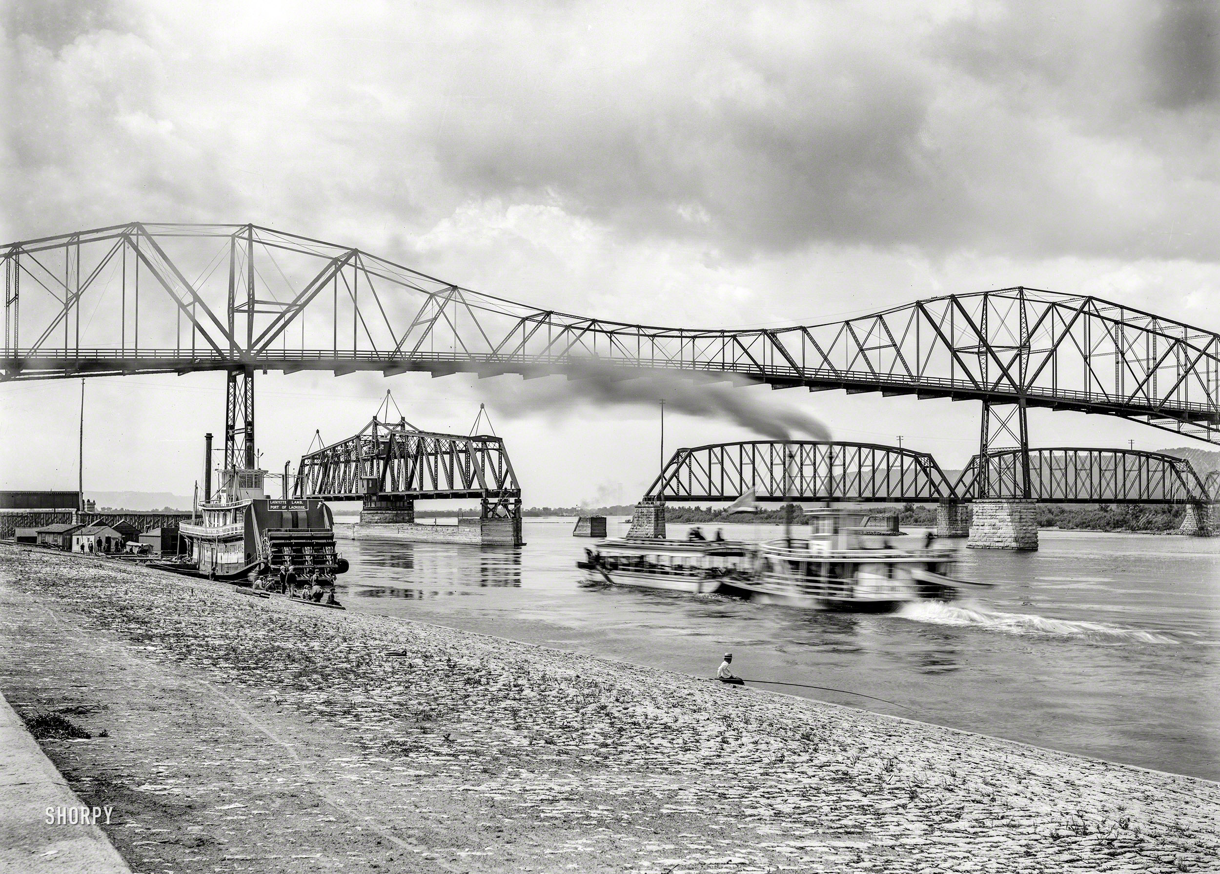 The Mississippi River circa 1898. "Winona, Minnesota. The levee below the bridge." At left, the sternwheeler Lafayette Lamb. 8x10 inch dry plate glass negative, Detroit Photgraphic Company. View full size.