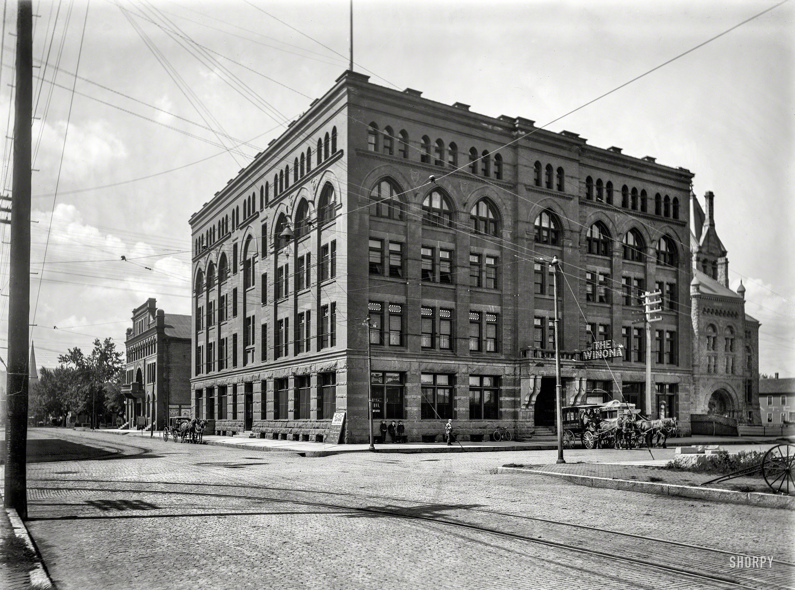 Winona, Minnesota, circa 1899. "Winona Hotel." Spelled out in Edison bulbs. 8x10 inch dry plate glass negative, Detroit Publishing Company. View full size.