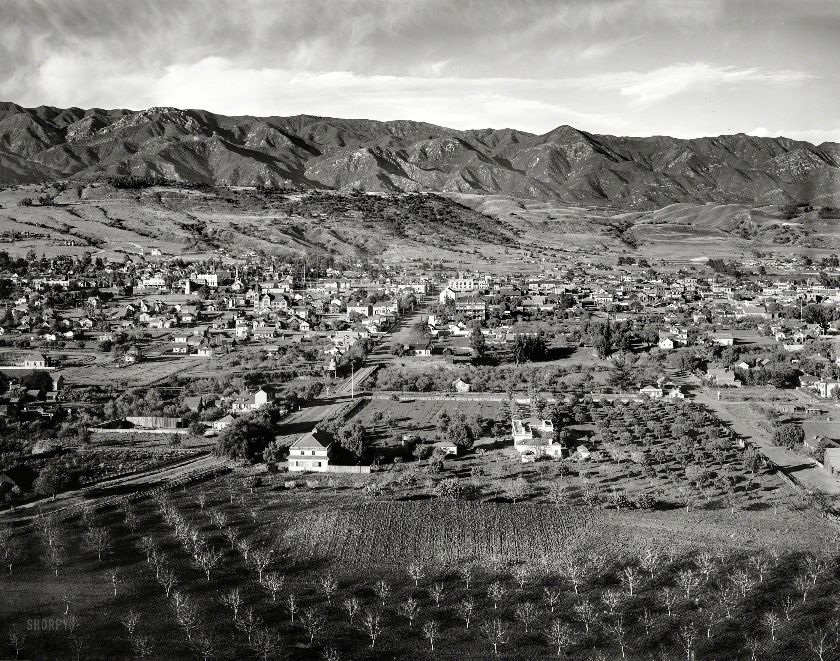 Circa 1906. "Santa Barbara, California -- General view from west." 8x10 inch dry plate glass negative, Detroit Publishing Company. View full size.
