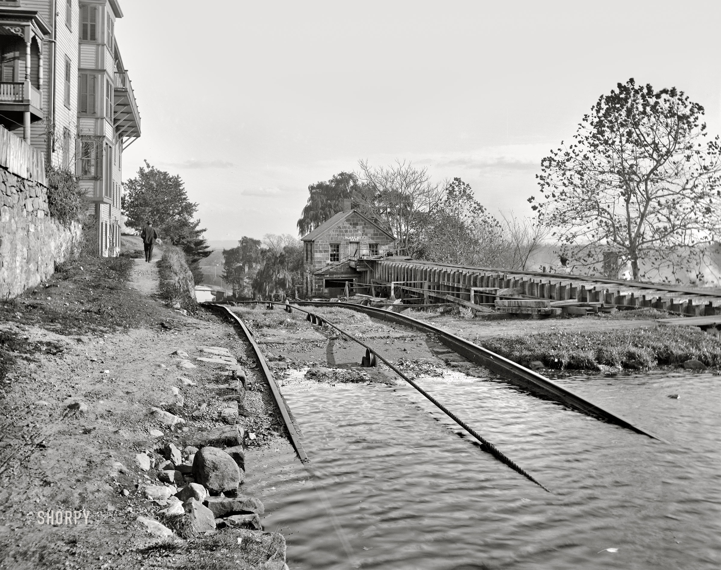 Boonton, New Jersey, circa 1900. "Top of plane, Morris and Essex Canal." 8x10 inch dry plate glass negative, Detroit Photographic Company. View full size.