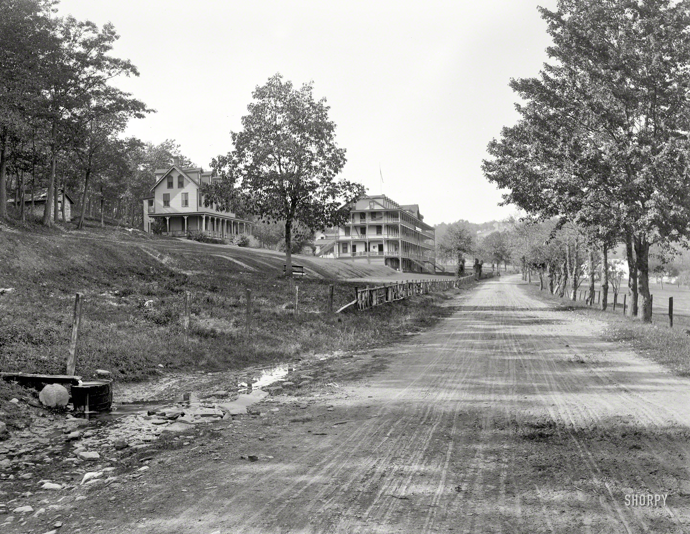 Mount Pocono, Pennsylvania, circa 1901. "Pocono Mountain House and Springs," a popular summer resort at the turn of the century.  8x10 inch dry plate glass negative, Detroit Photographic Company. View full size.