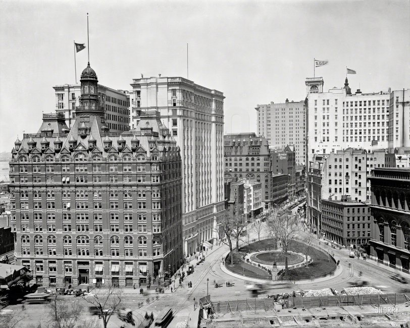 New York circa 1900. "Bowling Green and Broadway." Oldest public park in the city. 8x10 inch glass negative, Detroit Publishing Company. View full size.

