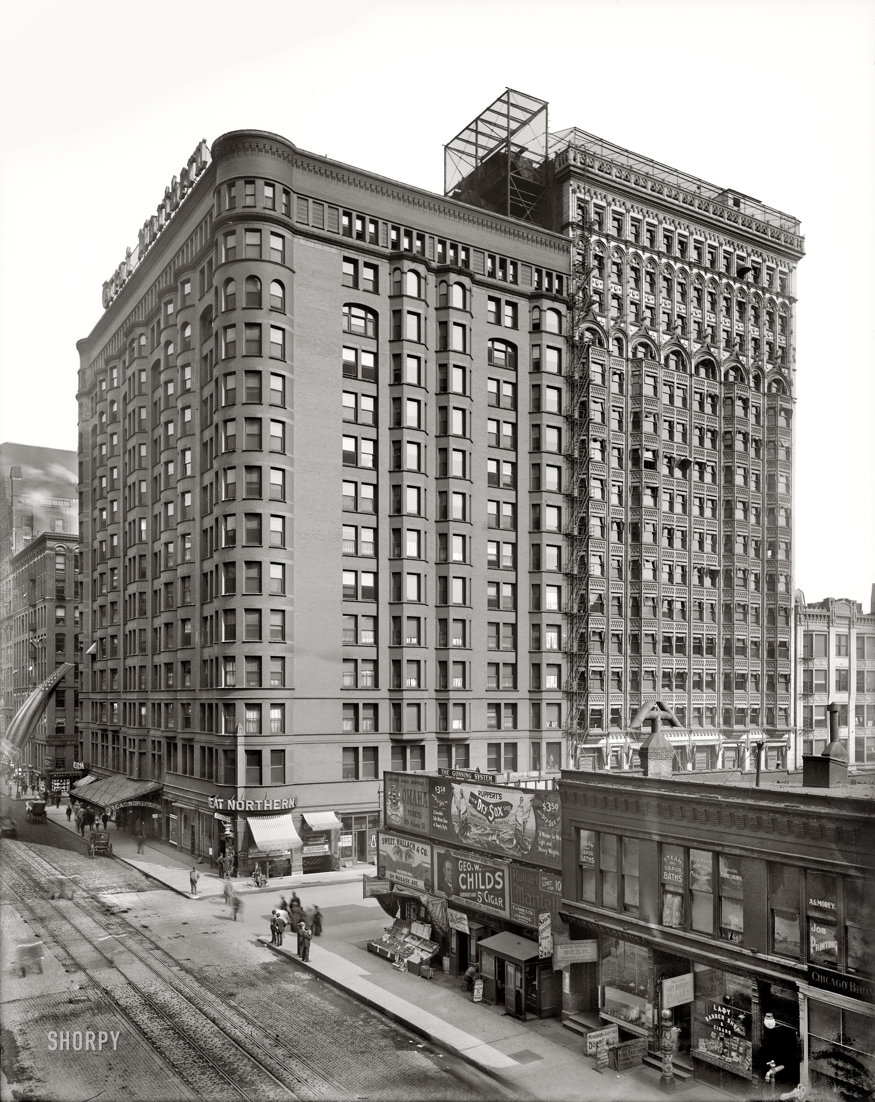 Chicago circa 1900. "Great Northern Hotel and office building, Dearborn and Jackson Streets." Along with perhaps the earliest appearance on these pages of Coca-Cola signage. Also: a "Lady Barber Shop." 8x10 inch glass negative, Detroit Photographic Company. View full size.
