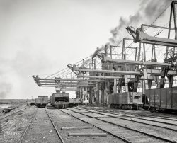Cleveland circa 1906. "Cleveland & Pittsburgh ore docks." 8x10 inch dry plate glass negative, Detroit Publishing Company. View full size.