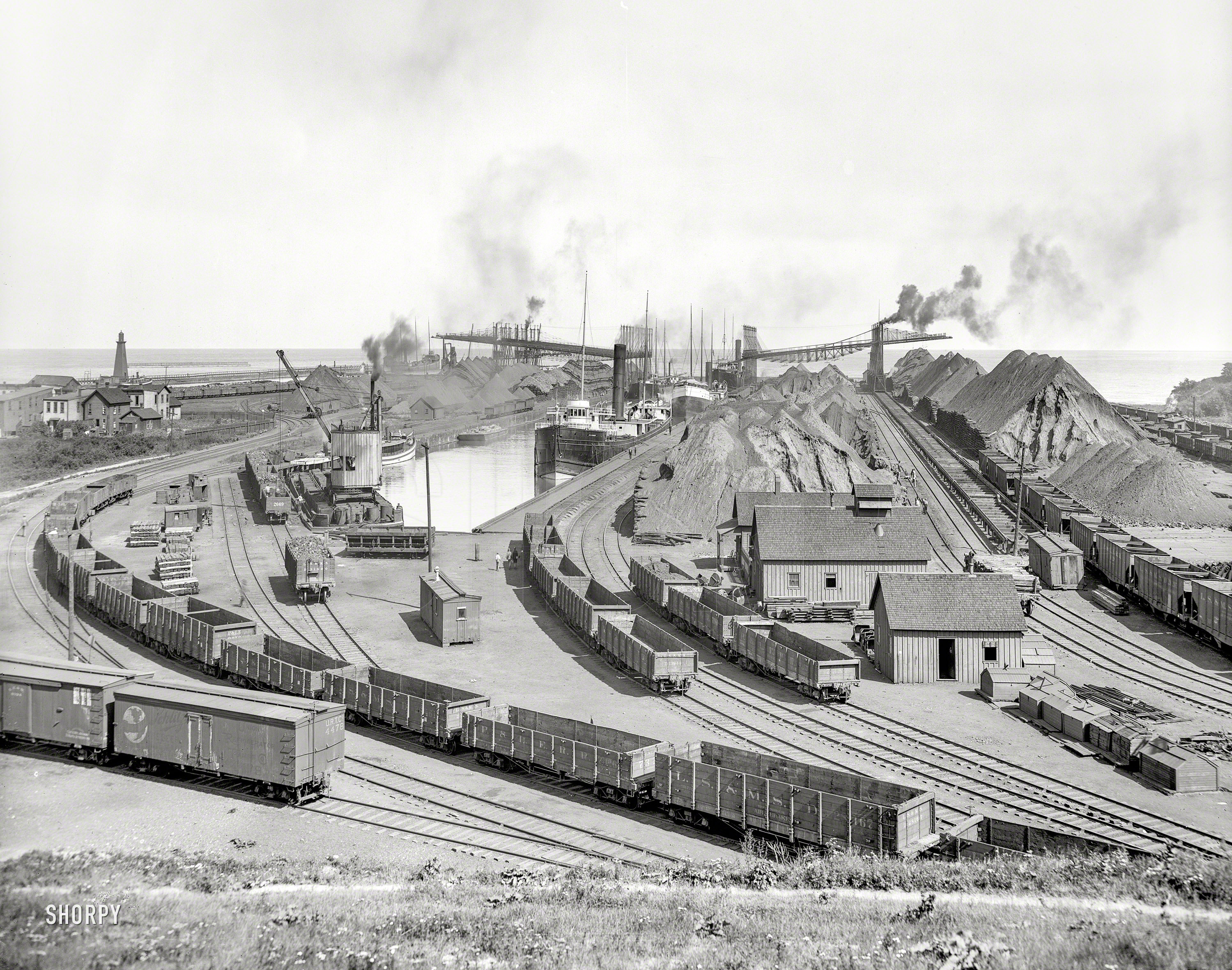 Circa 1900. "Lake Shore & Michigan Southern Railway ore docks, Ashtabula, Ohio." 8x10 inch glass negative, Detroit Publishing Company. View full size.